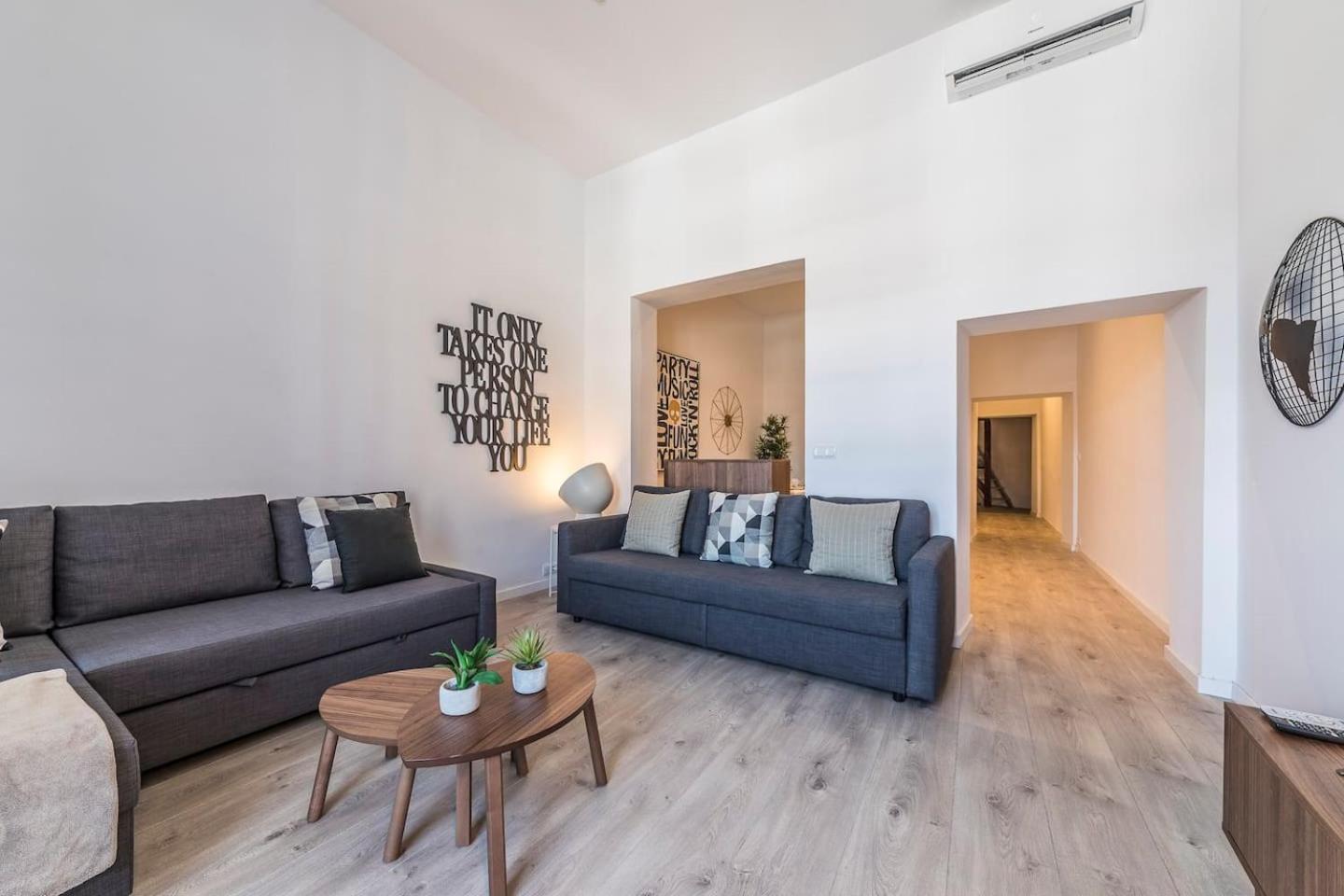 Apartment with Balcony photo 1