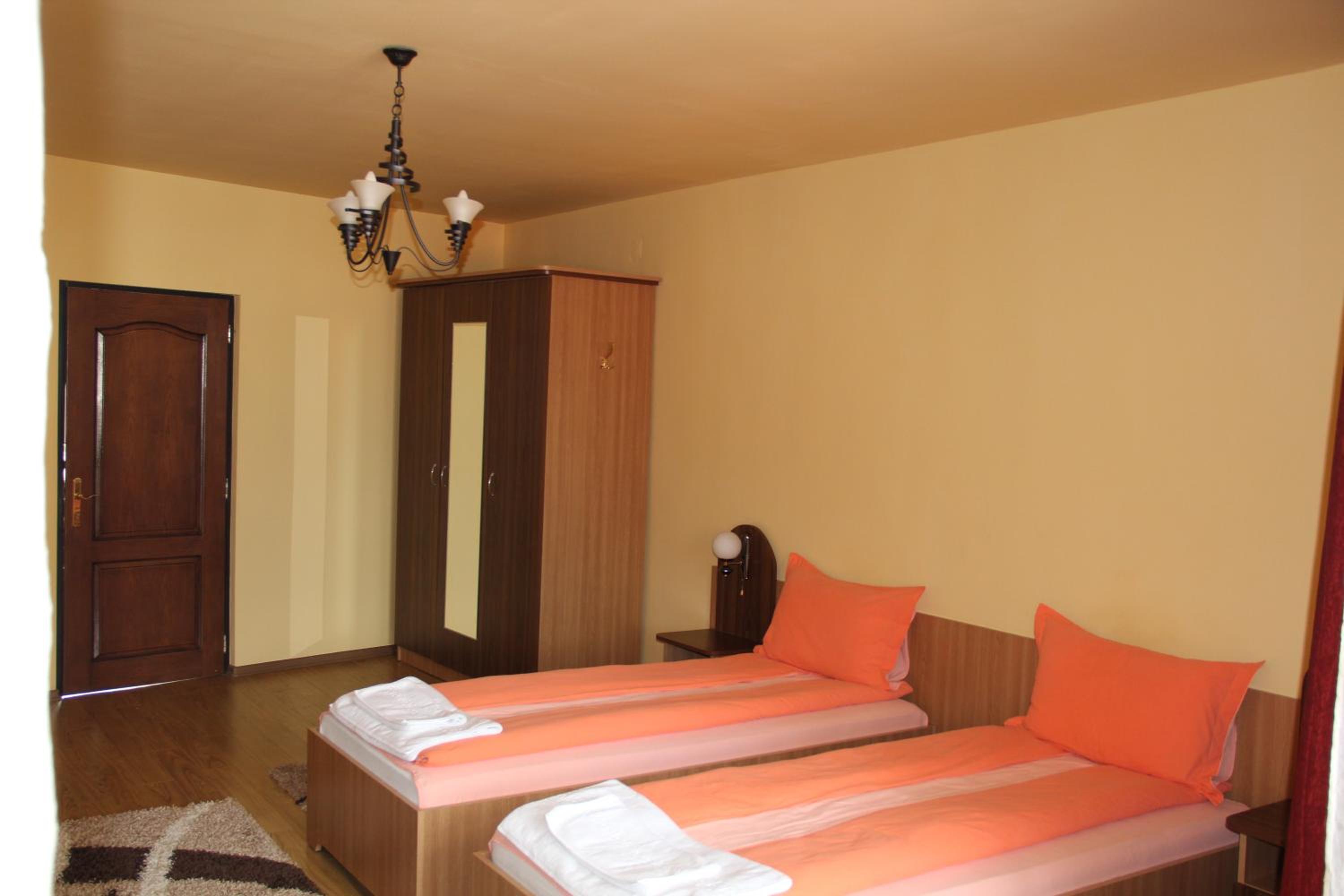 Double or Twin Room - Photo 13