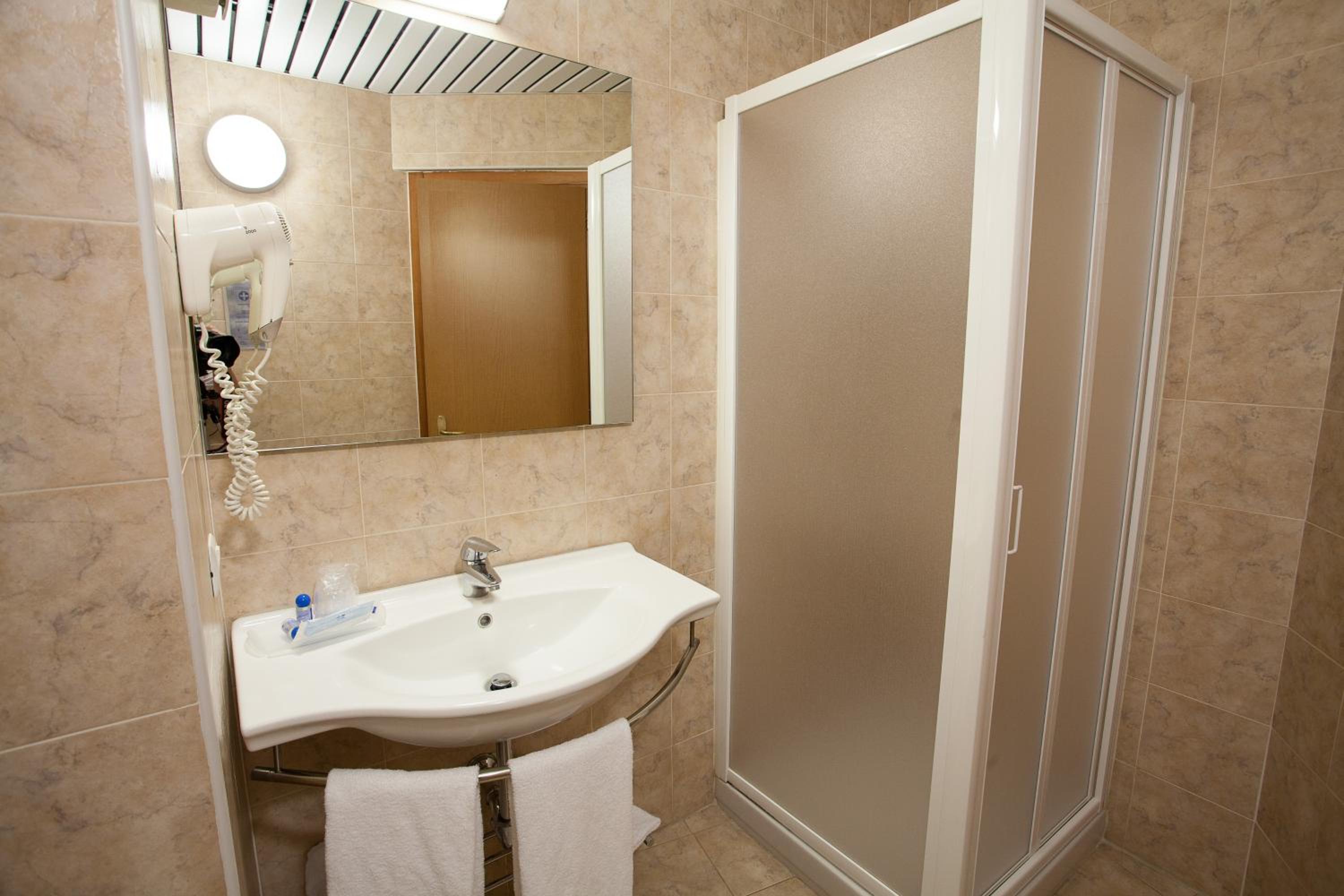 Double Room - Photo 4