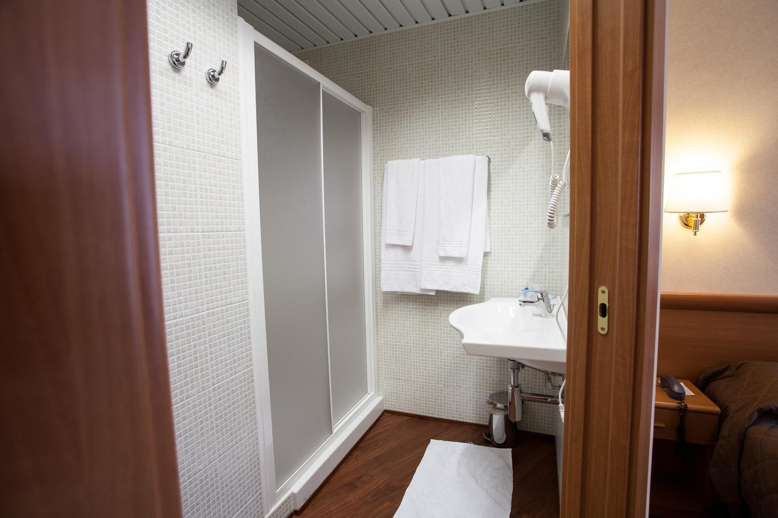 Quadruple Room - Photo 2