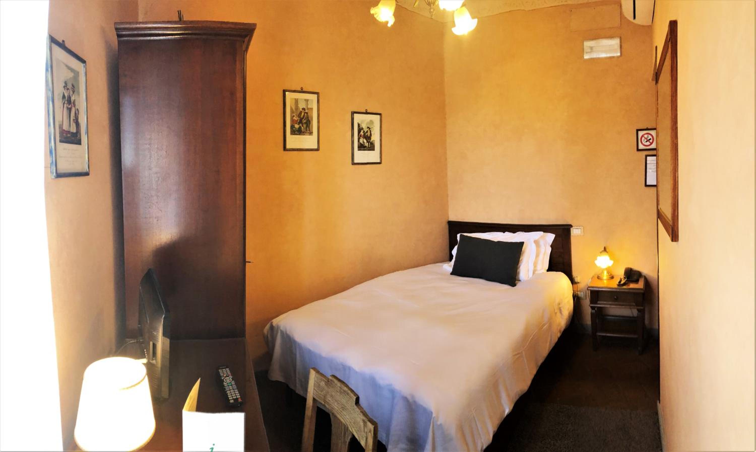 Single Room photo 3