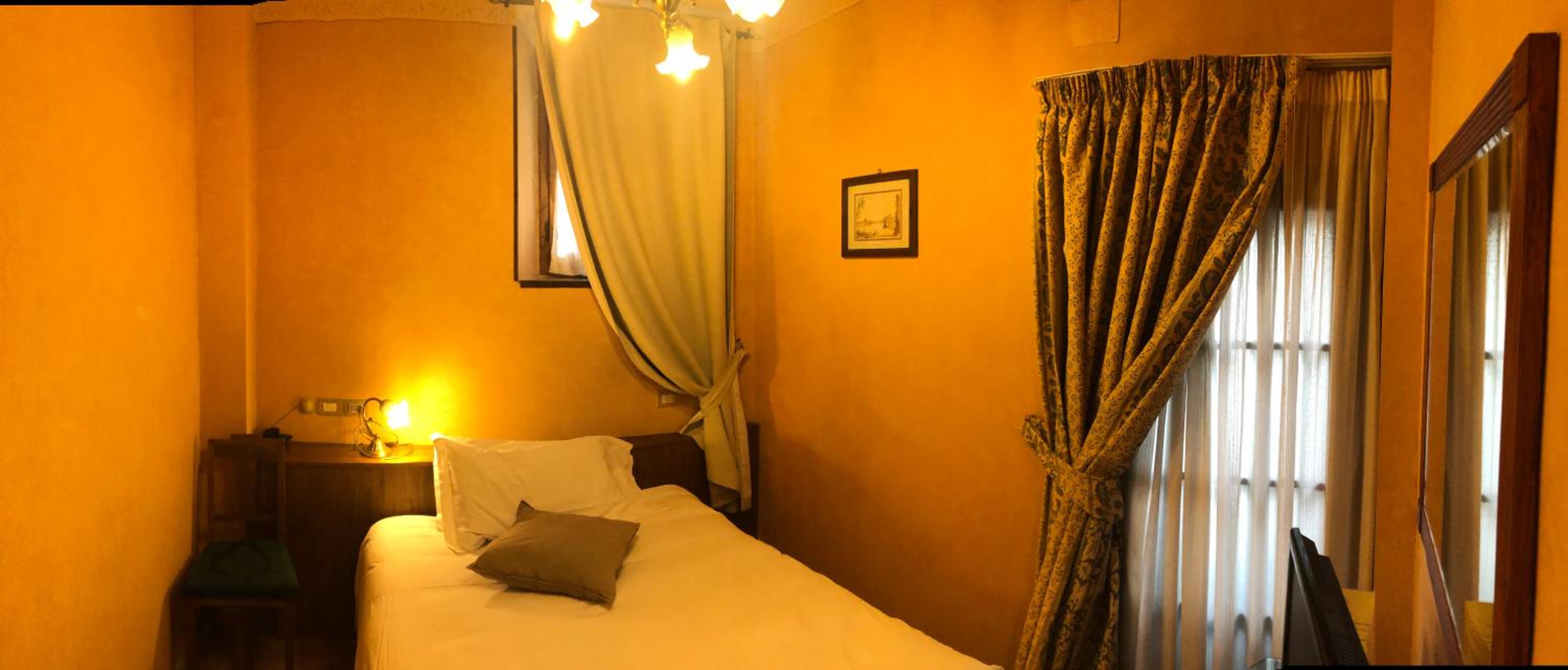 Single Room photo 2