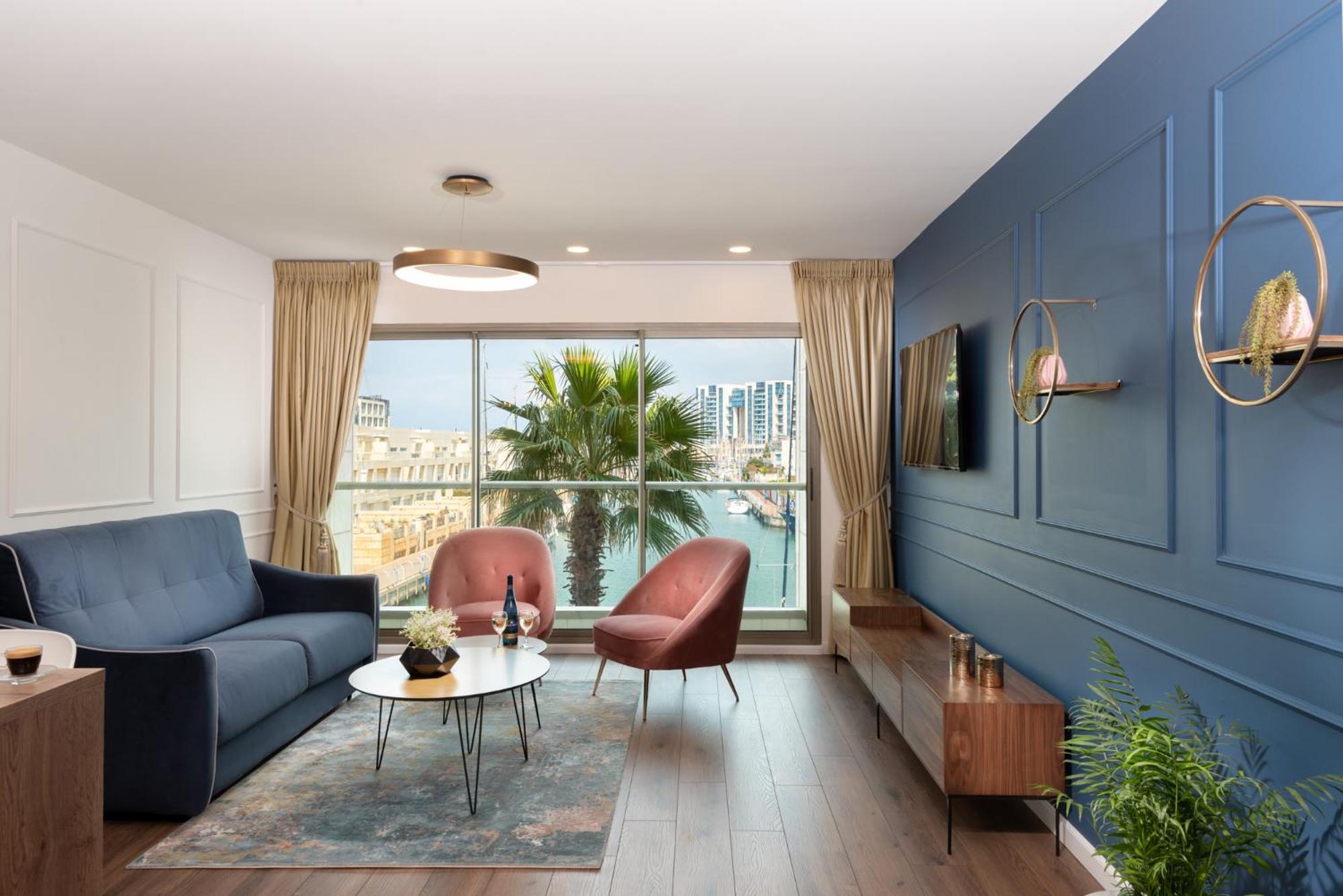 Deluxe Apartment