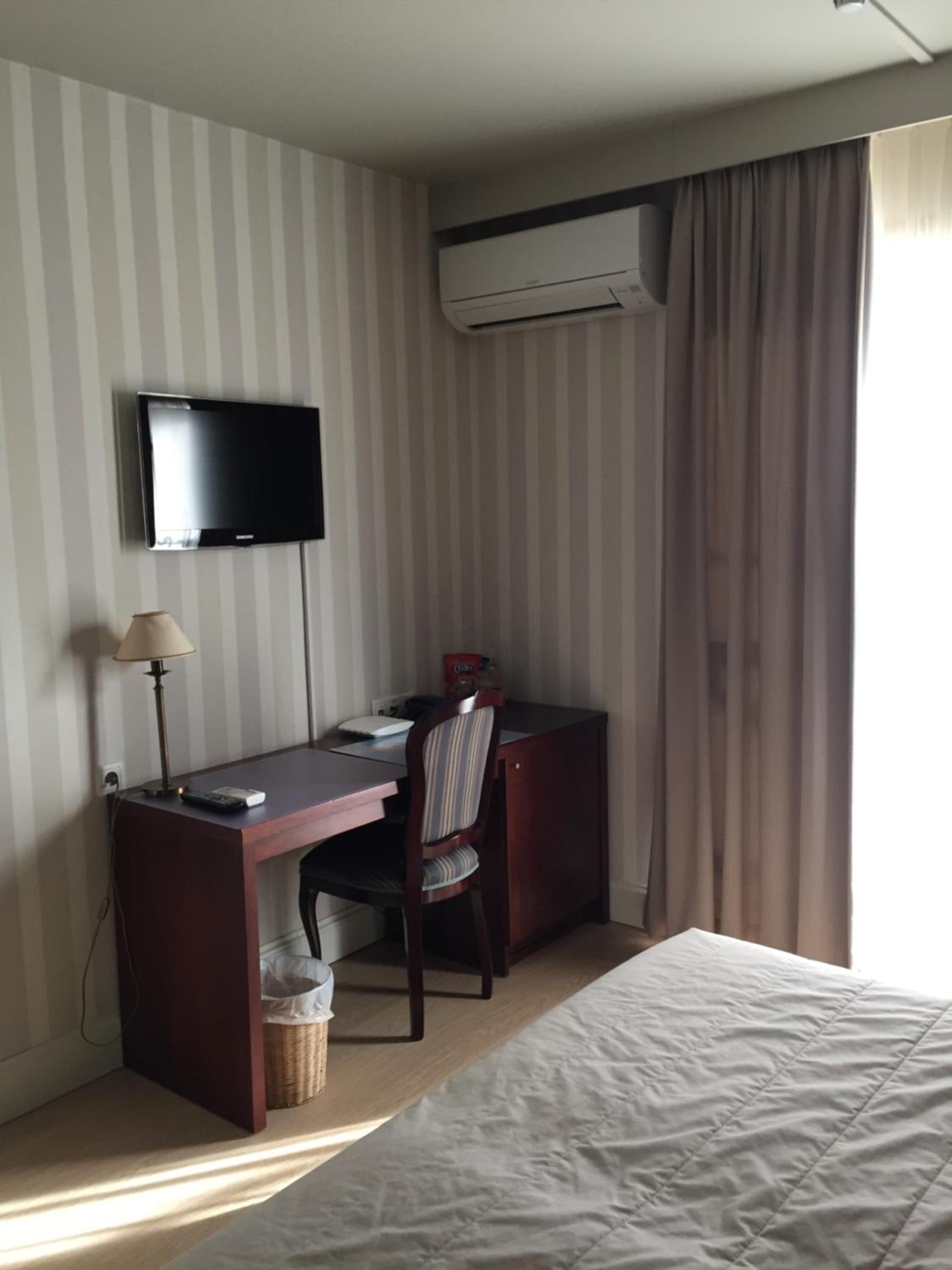 Standard Twin Room - Photo 8