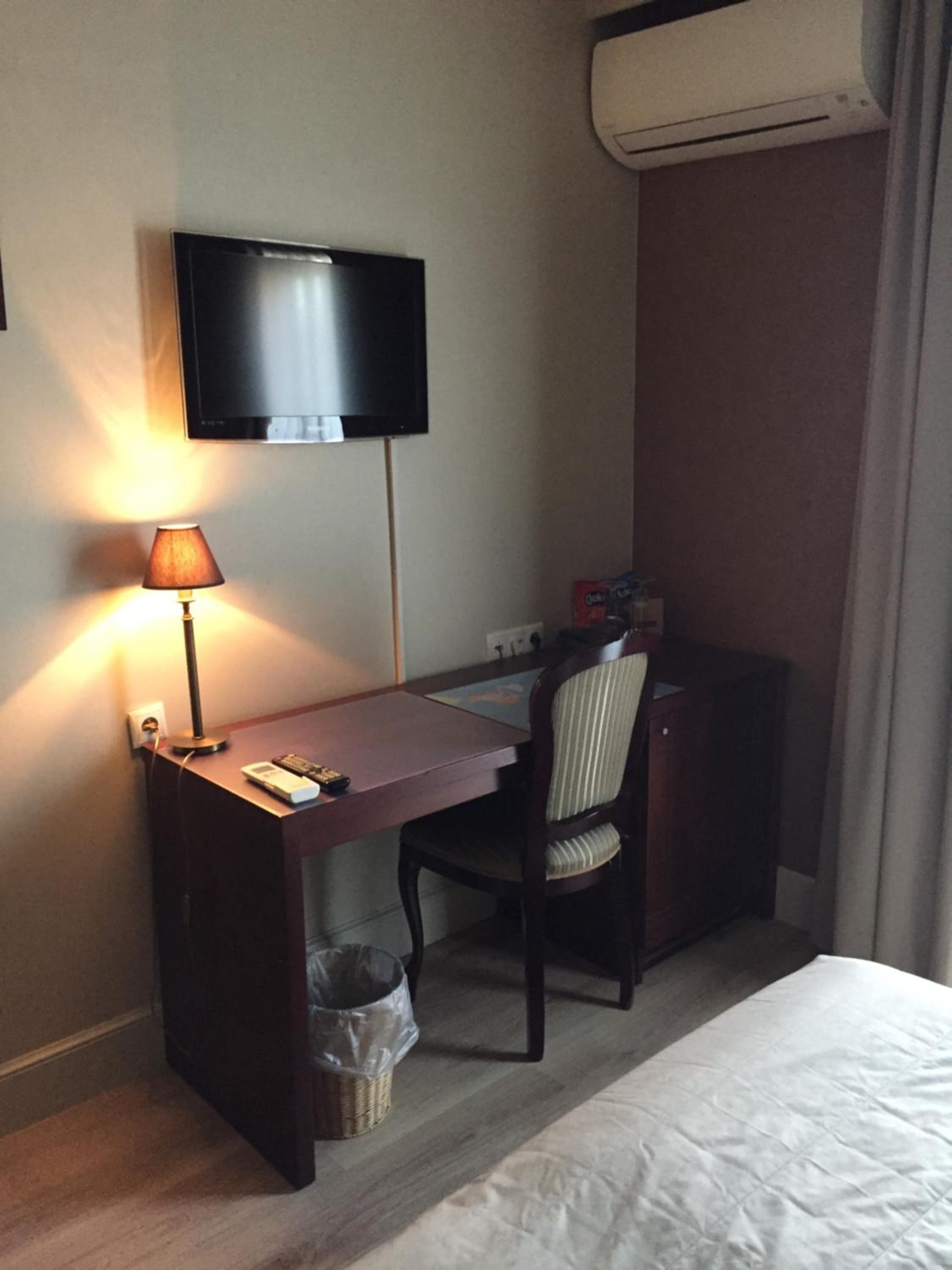 Standard Twin Room - Photo 11