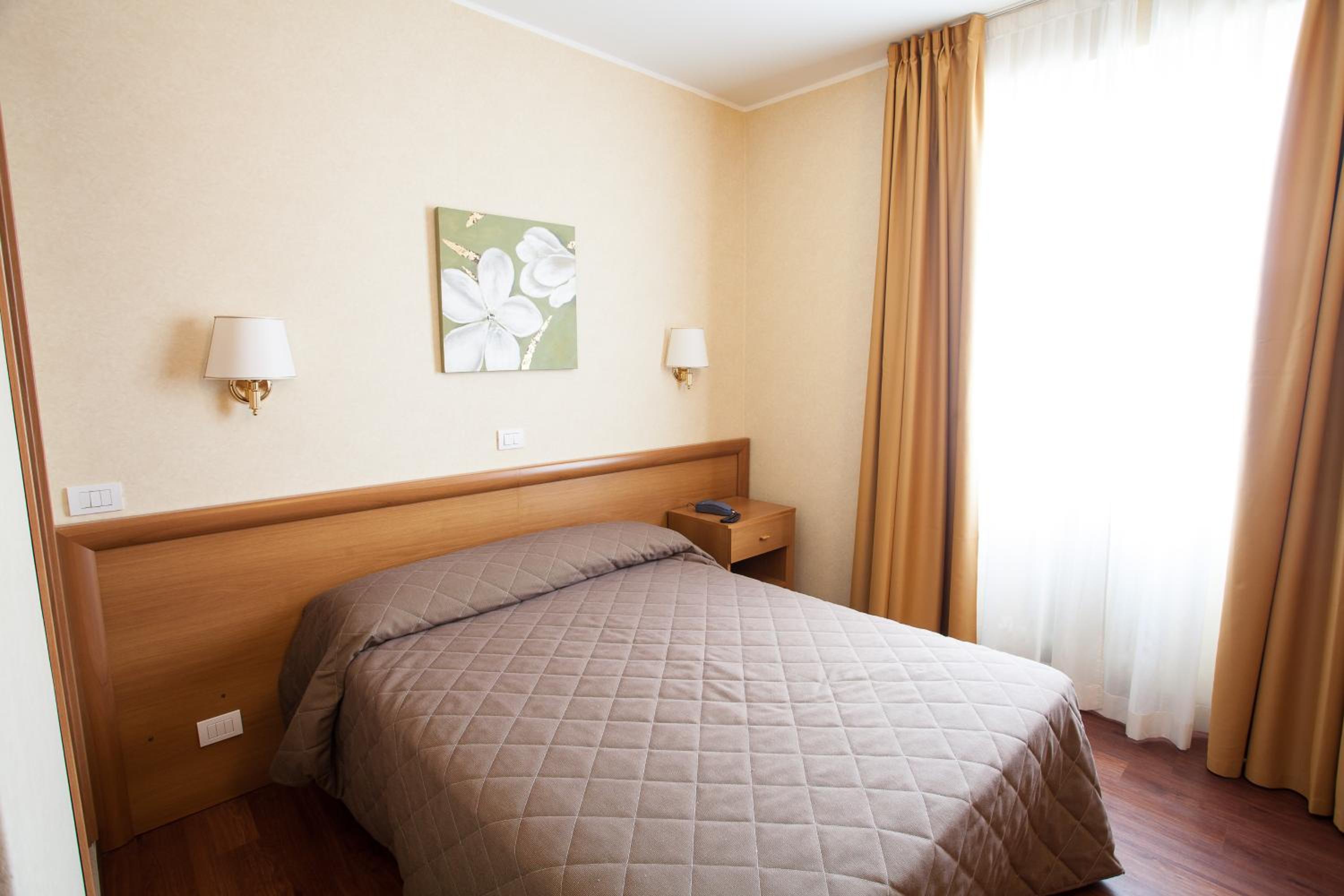 Double Room - Photo 6