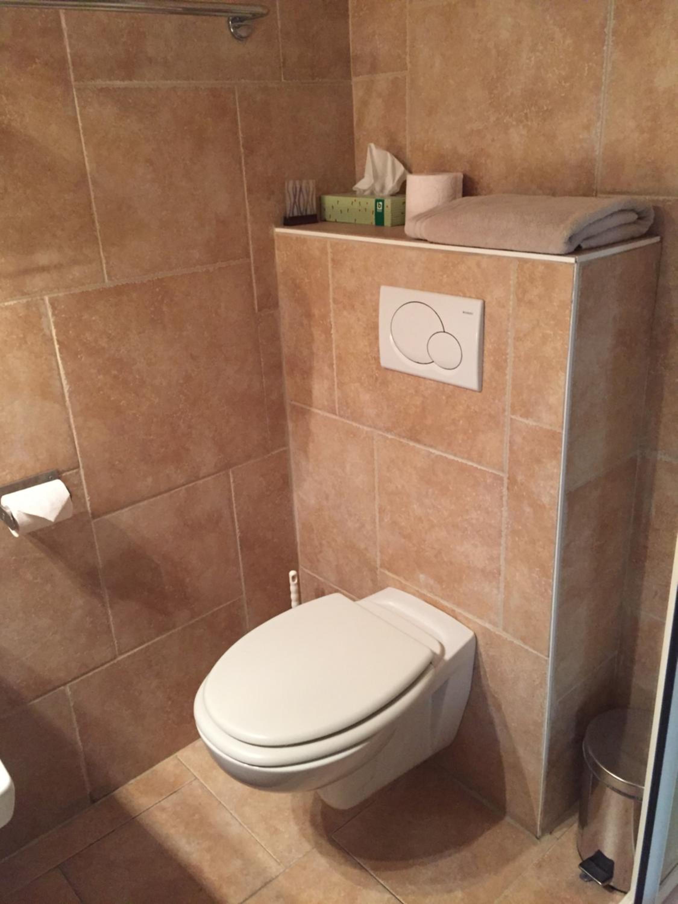 Standard Twin Room - Photo 10