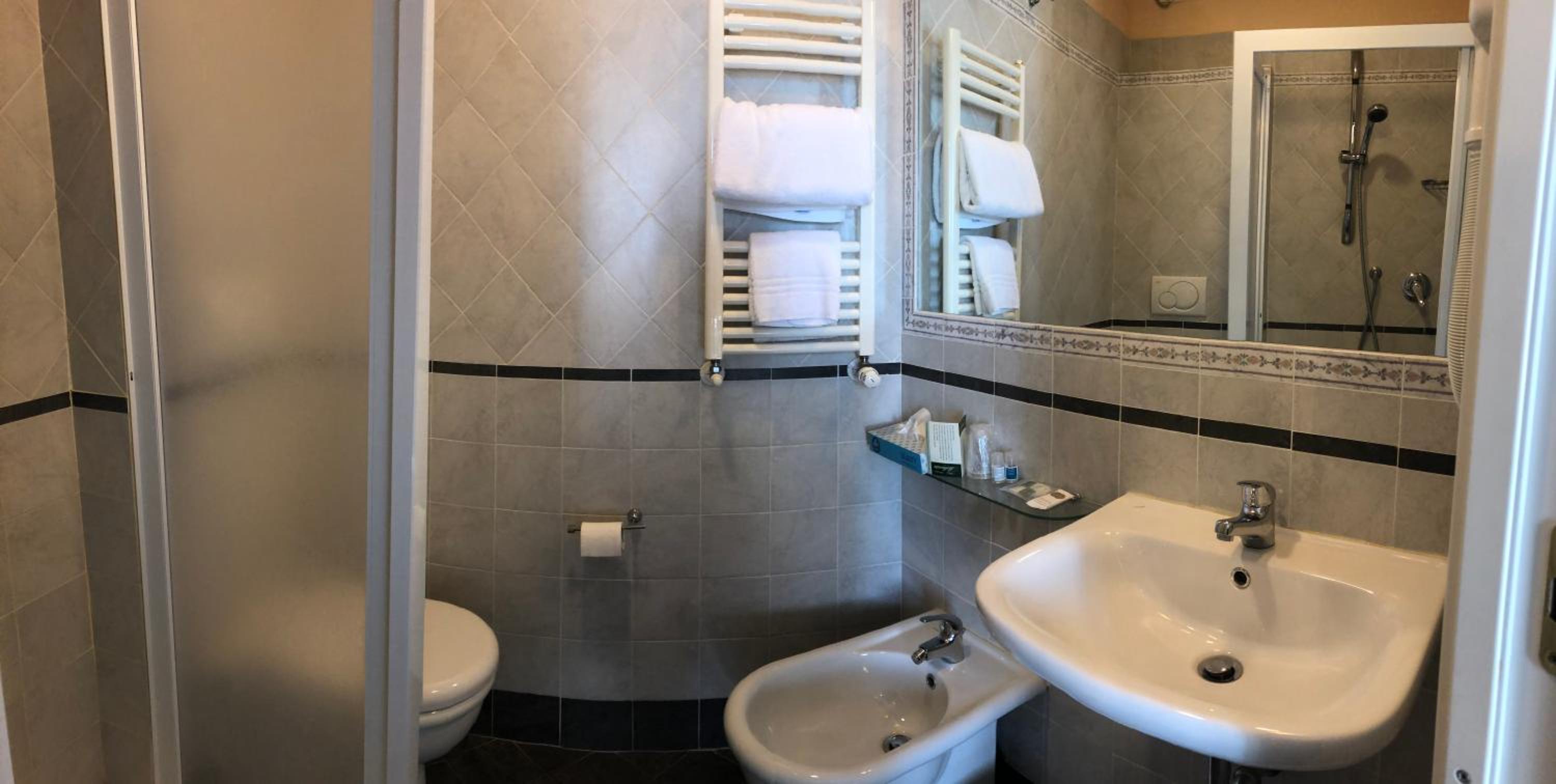 Economy Double Room - Photo 8