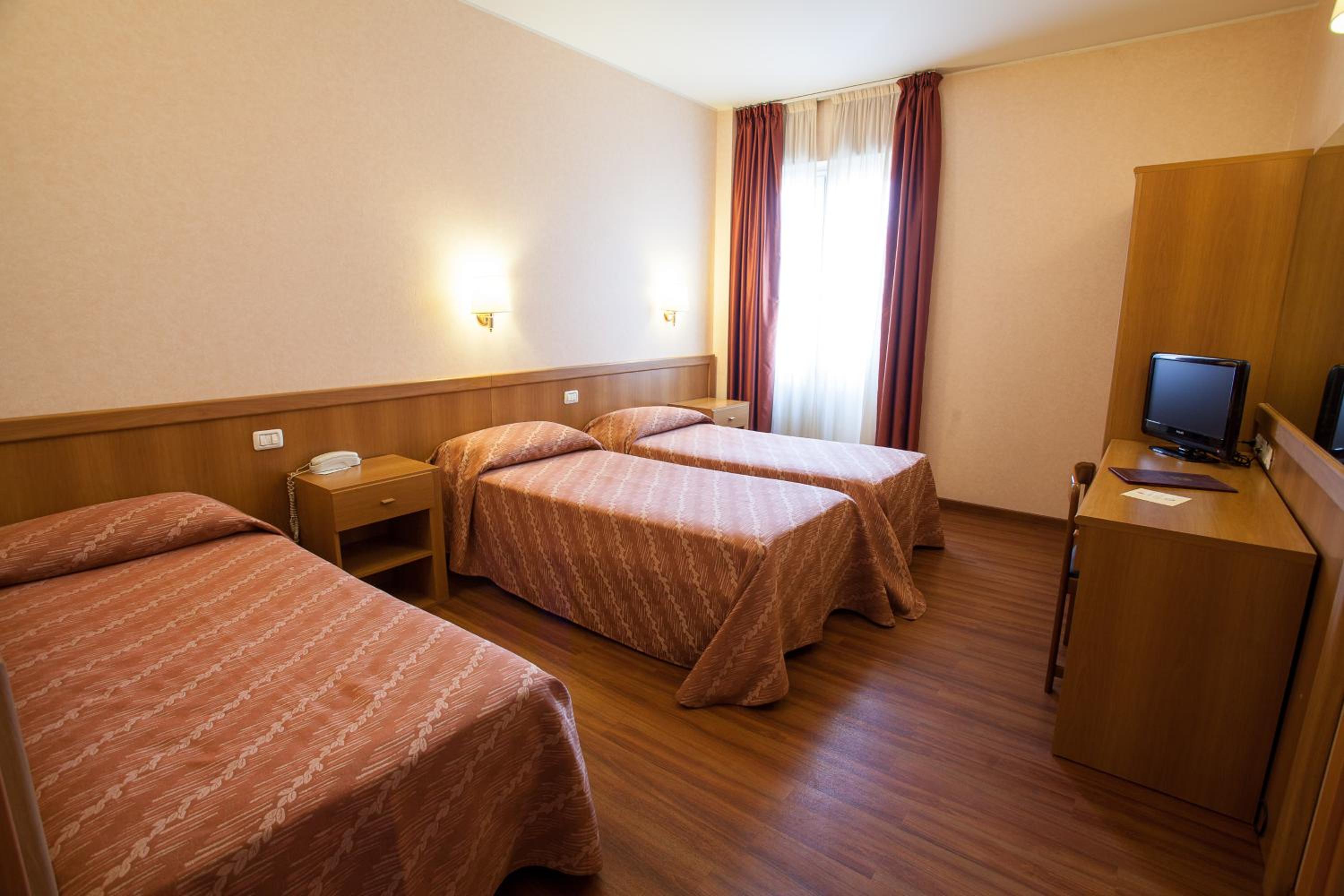 Triple Room - Photo 2