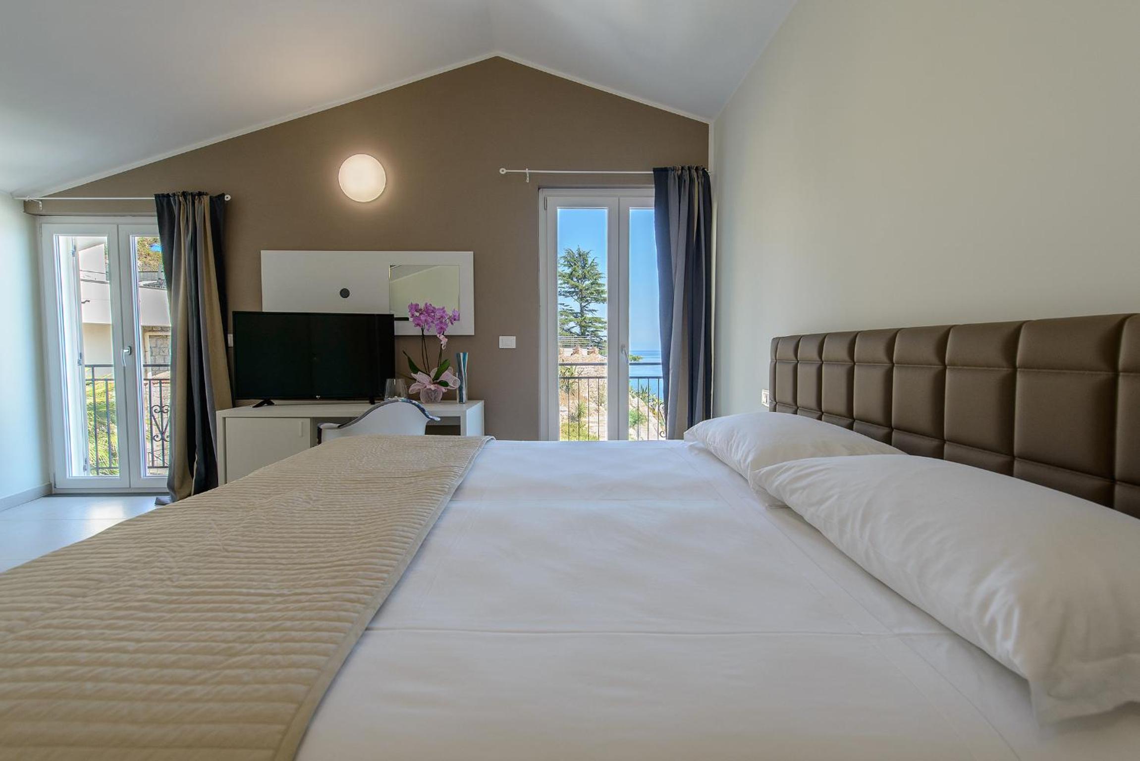 Quadruple Room with Balcony and Sea View
