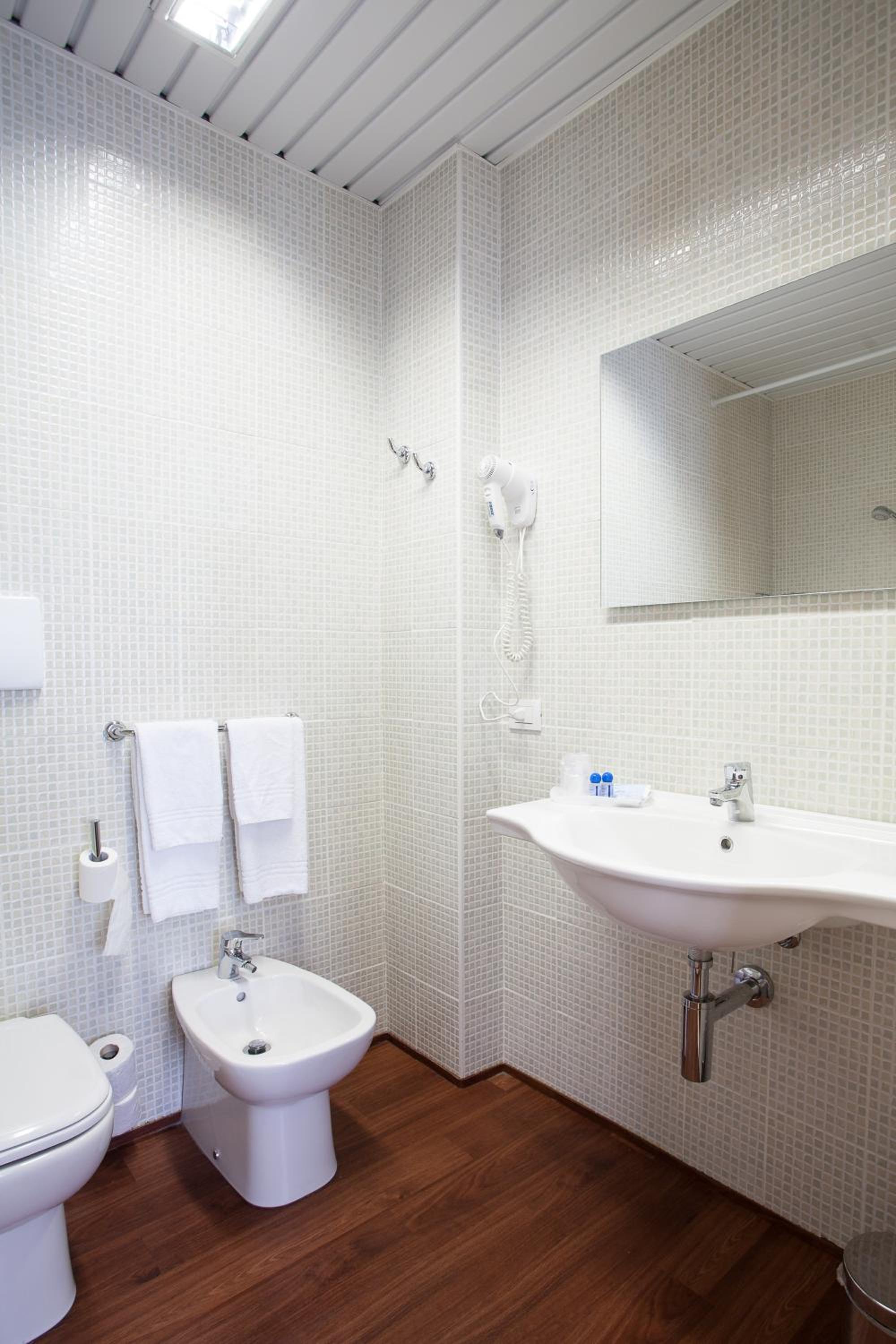 Double Room - Photo 3