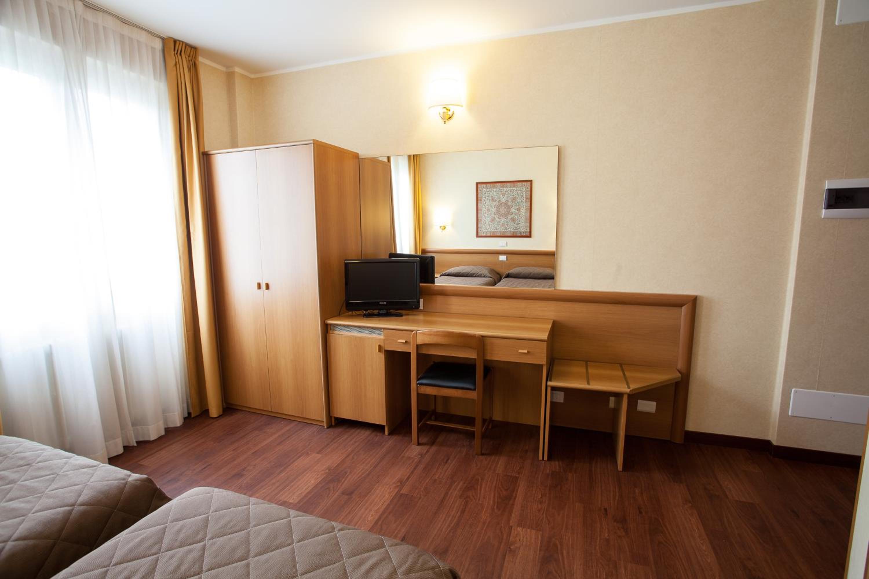 Twin Room - Photo 4