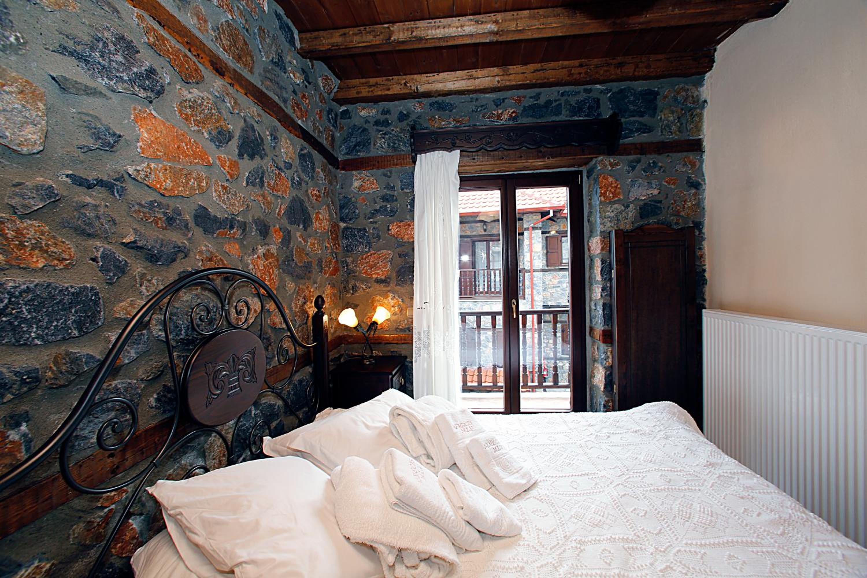 Superior Suite with Fireplace photo 3