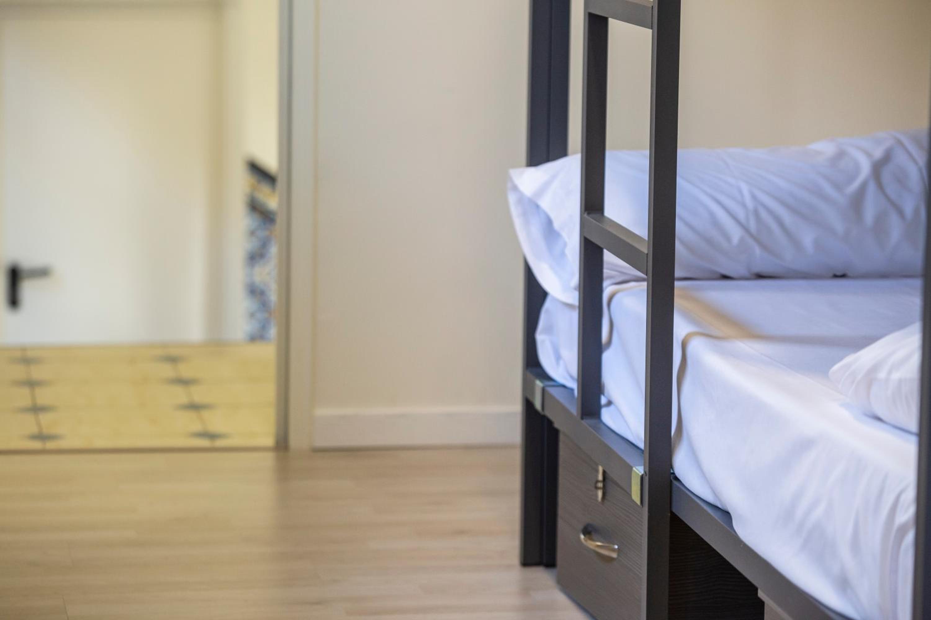 Bed in 8-Bed Mixed Dormitory Room photo 2