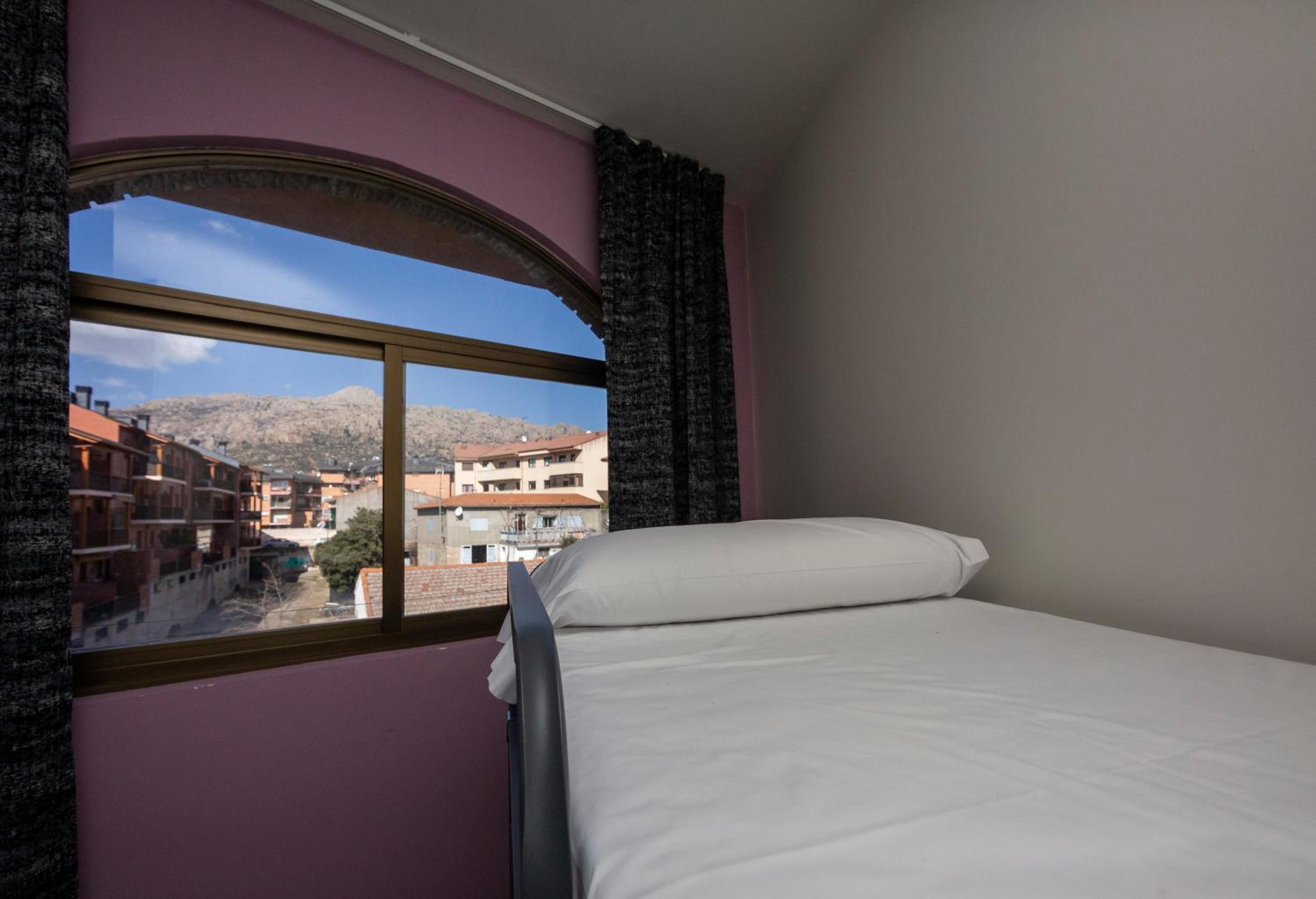 Bed in 8-Bed Dormitory Room photo 2