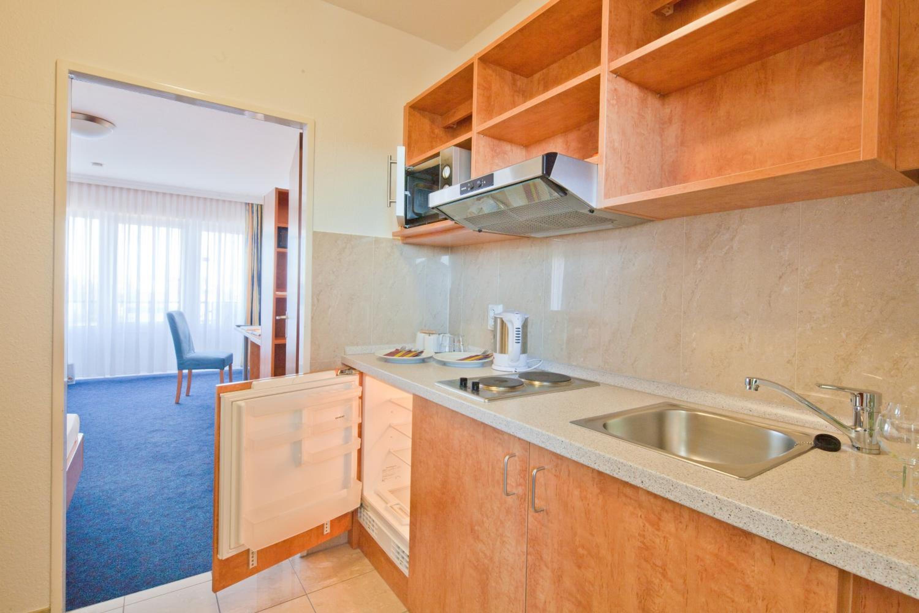 Triple Room thumbnail 6
