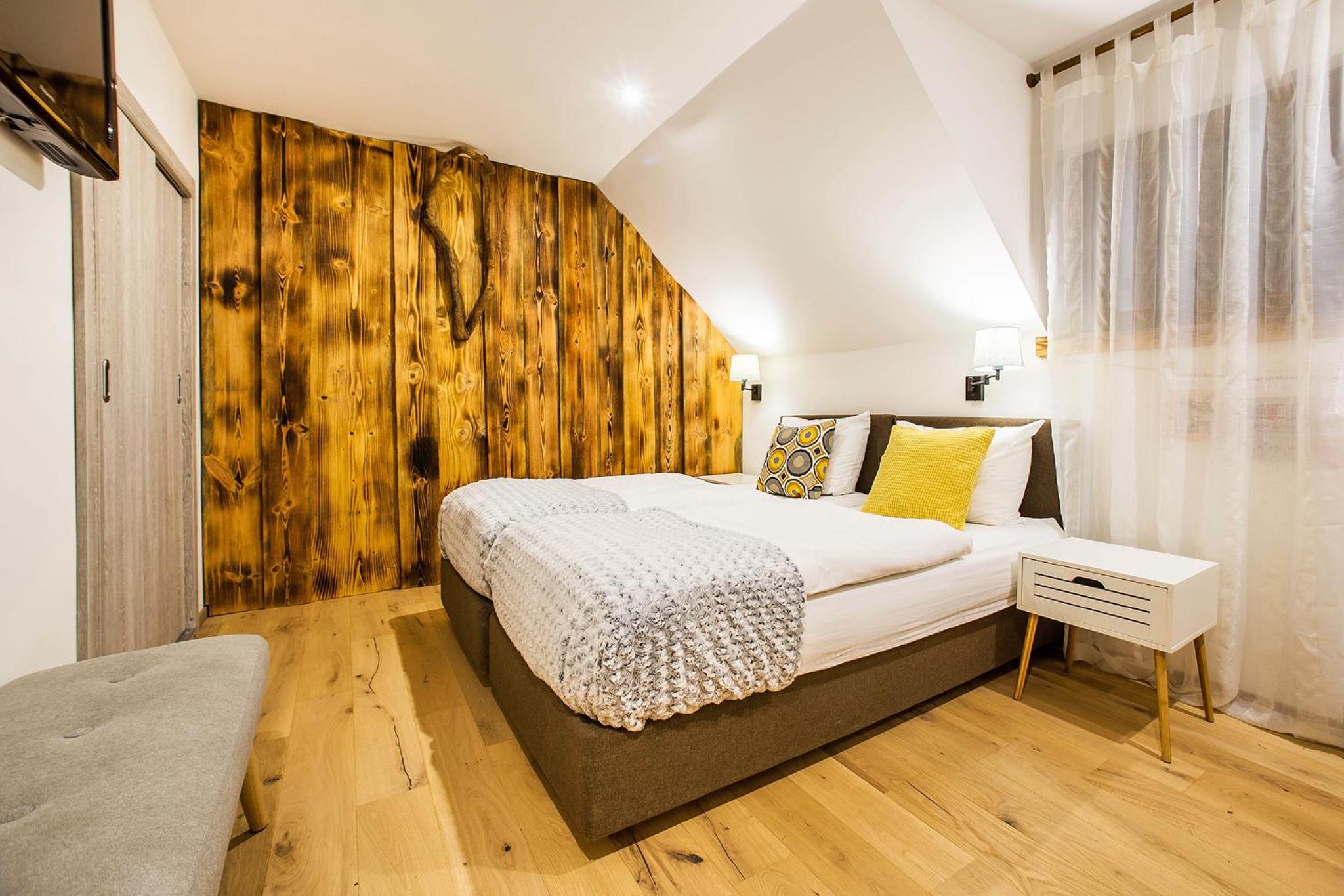 Standard Double Room - Photo 12