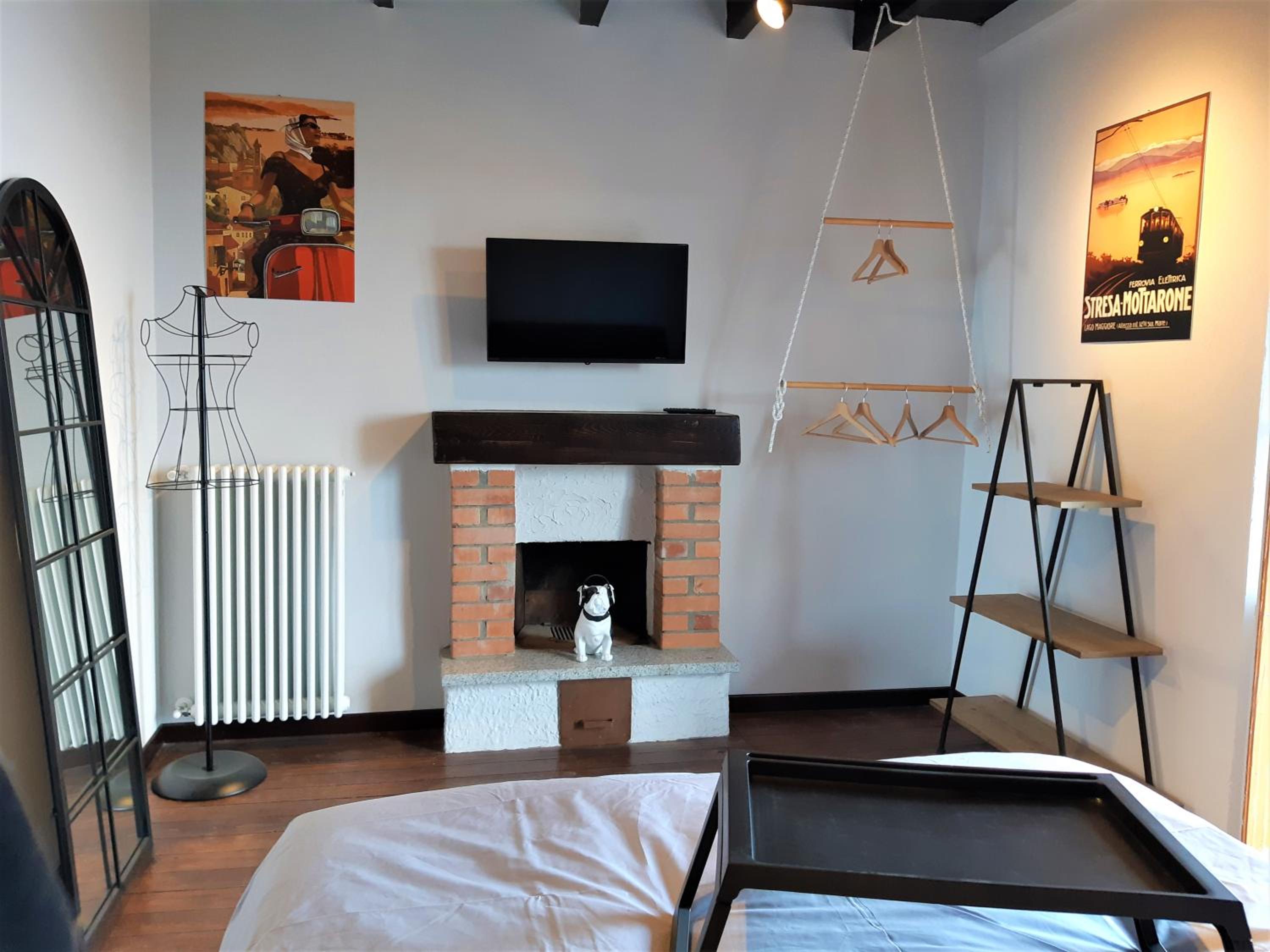 Double Room with Balcony - Photo 6
