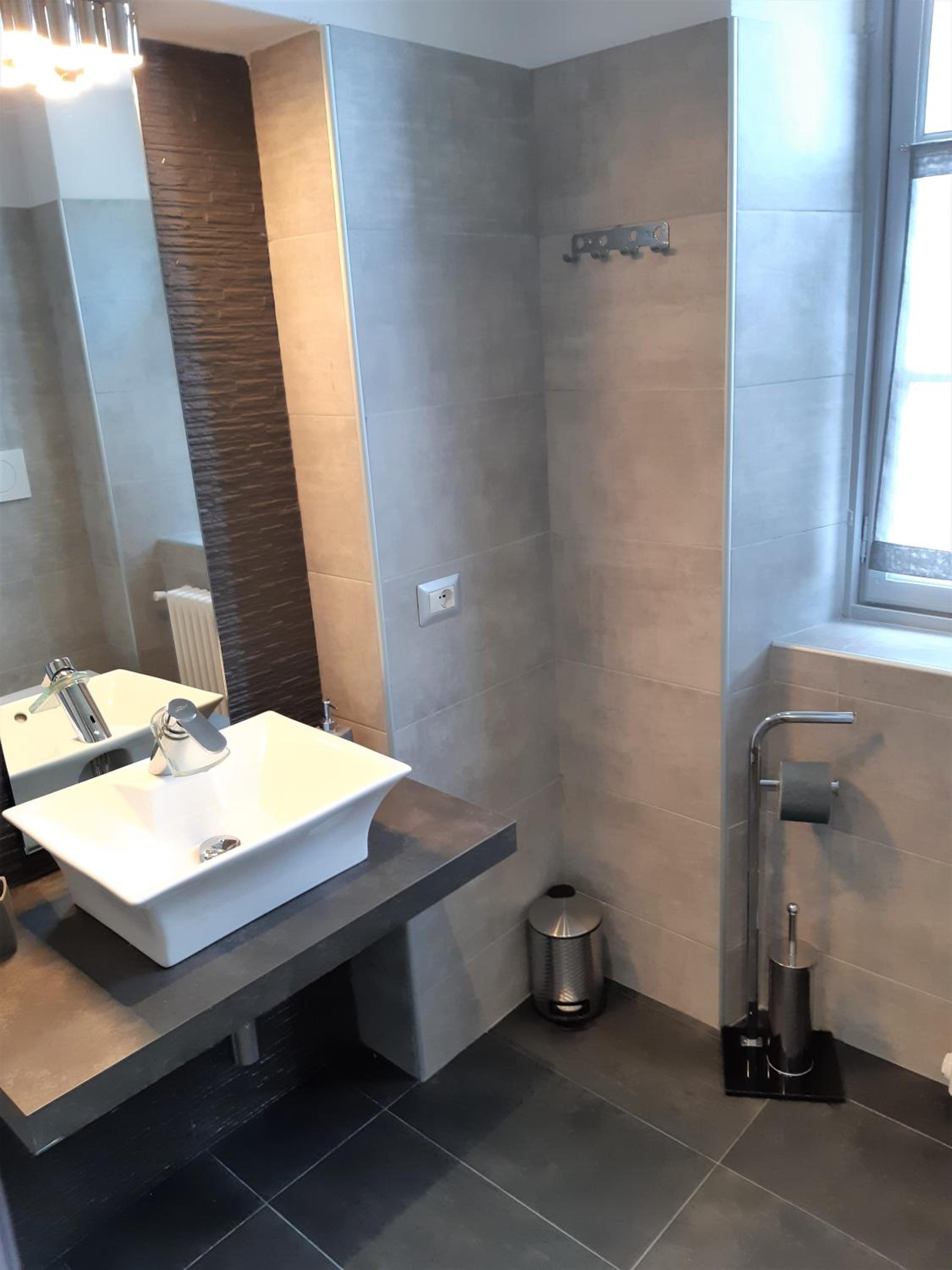 Double Room with Balcony - Photo 17