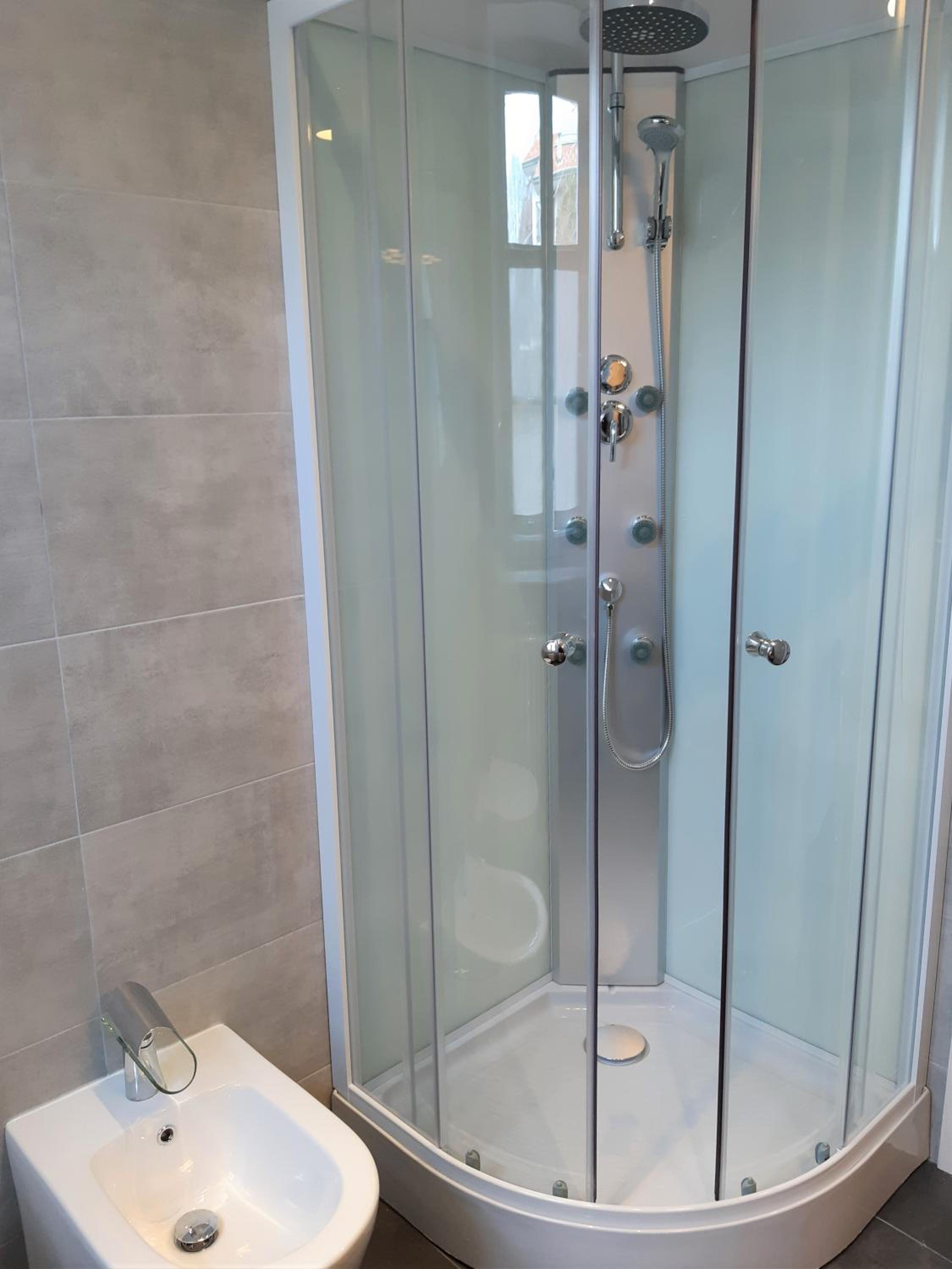 Double Room with Balcony - Photo 24