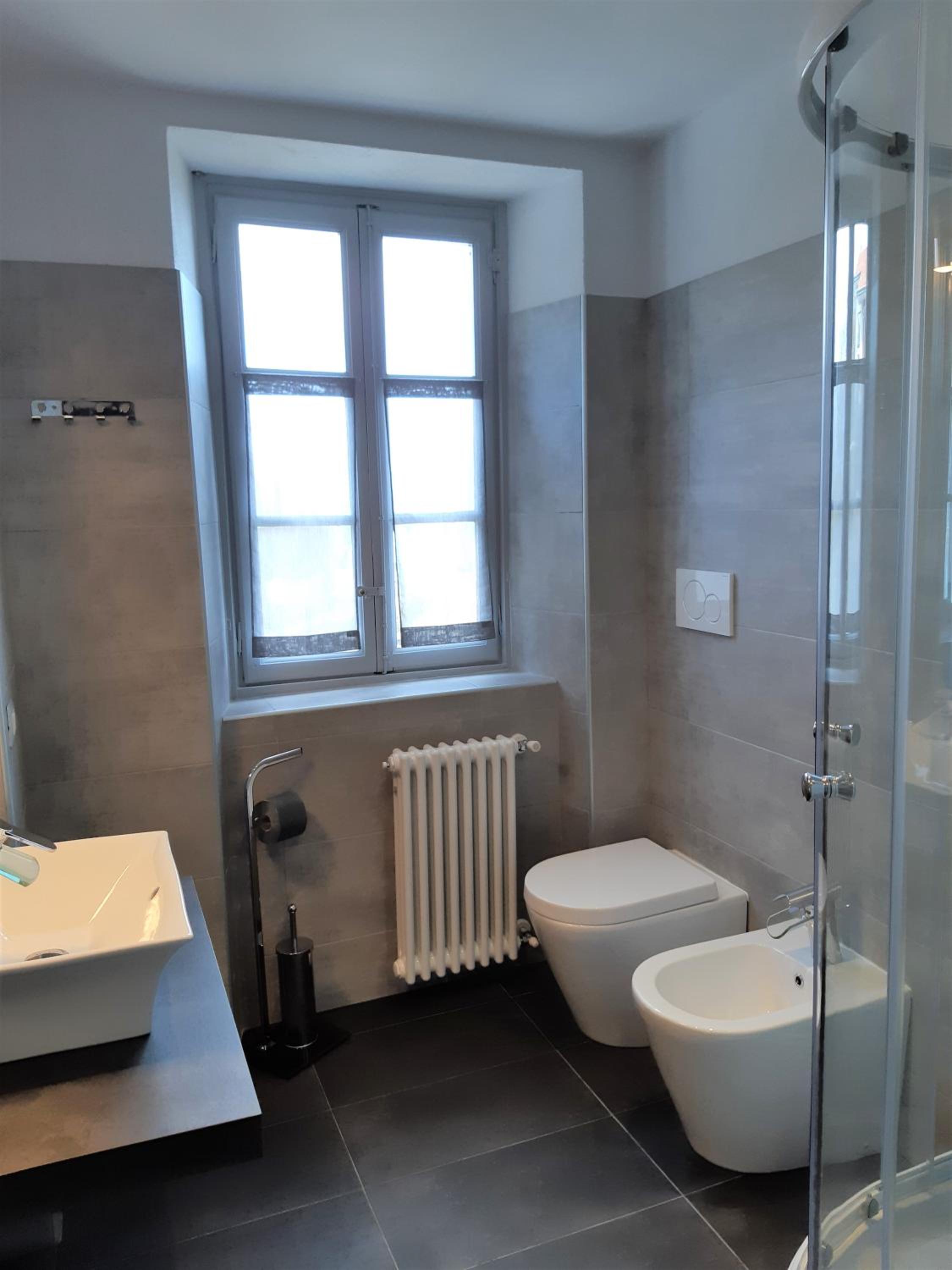 Double Room with Balcony - Photo 23