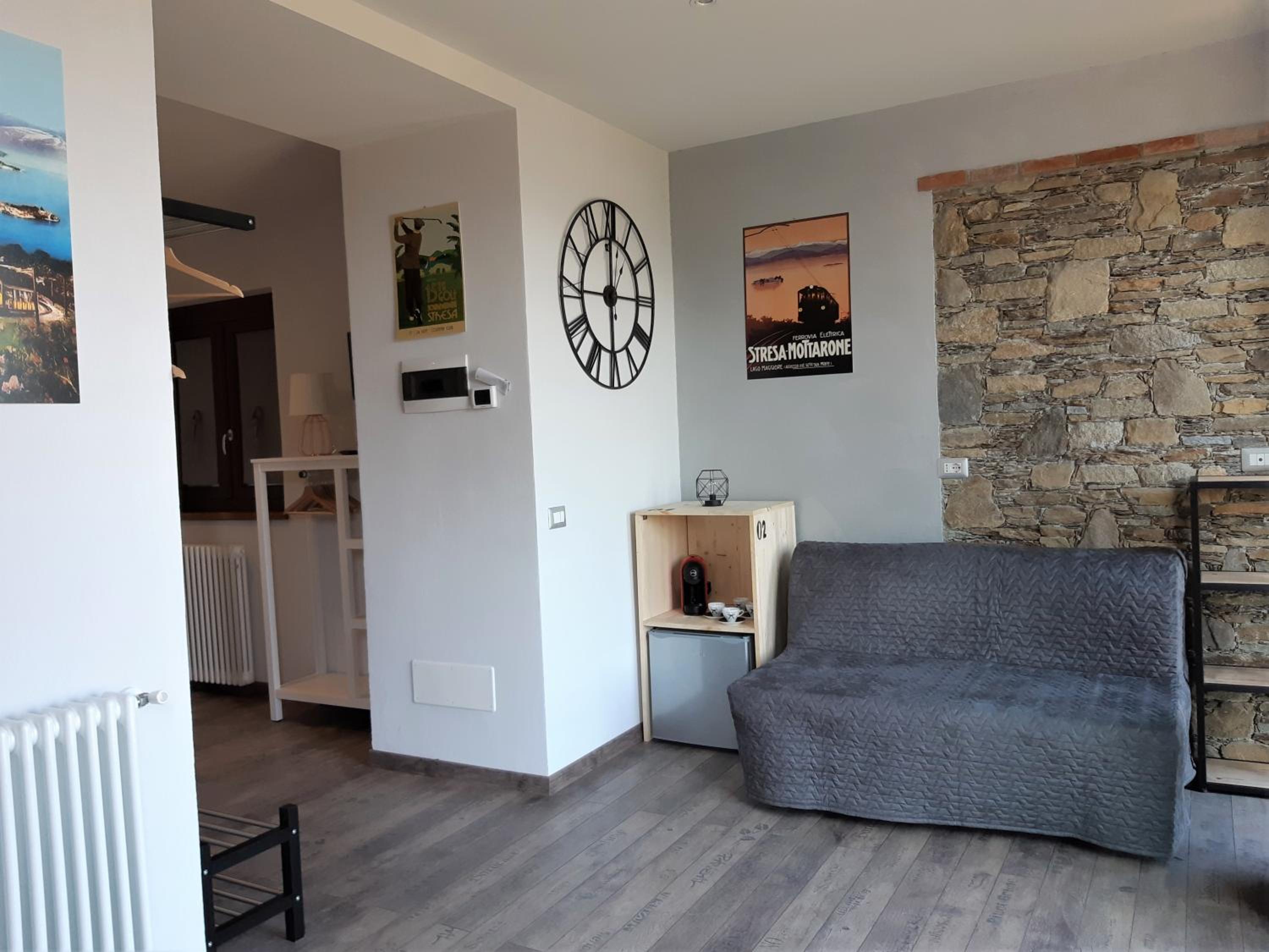 Family Room with Lake View - Photo 15