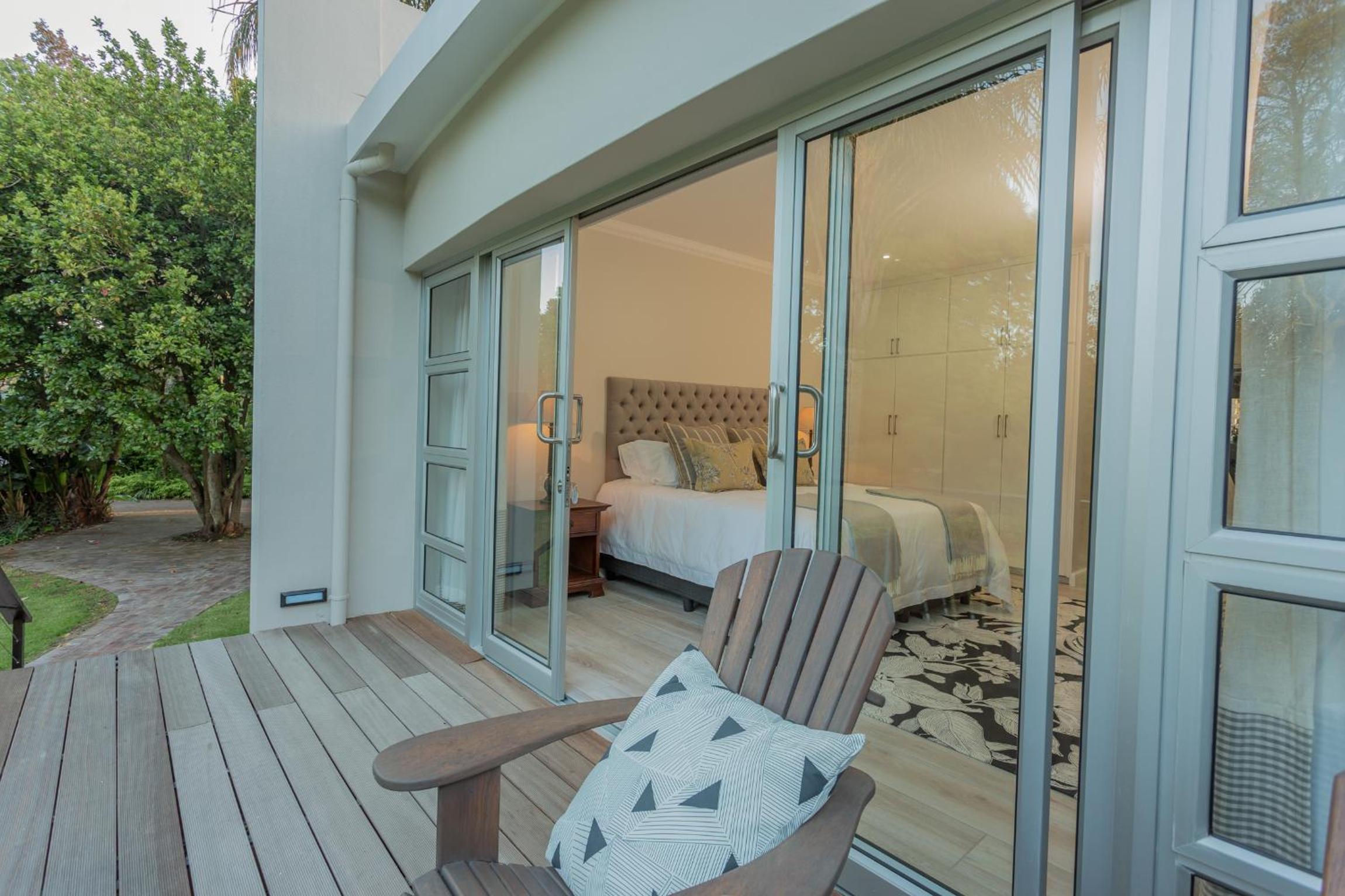 Deluxe King Suite - Photo 6