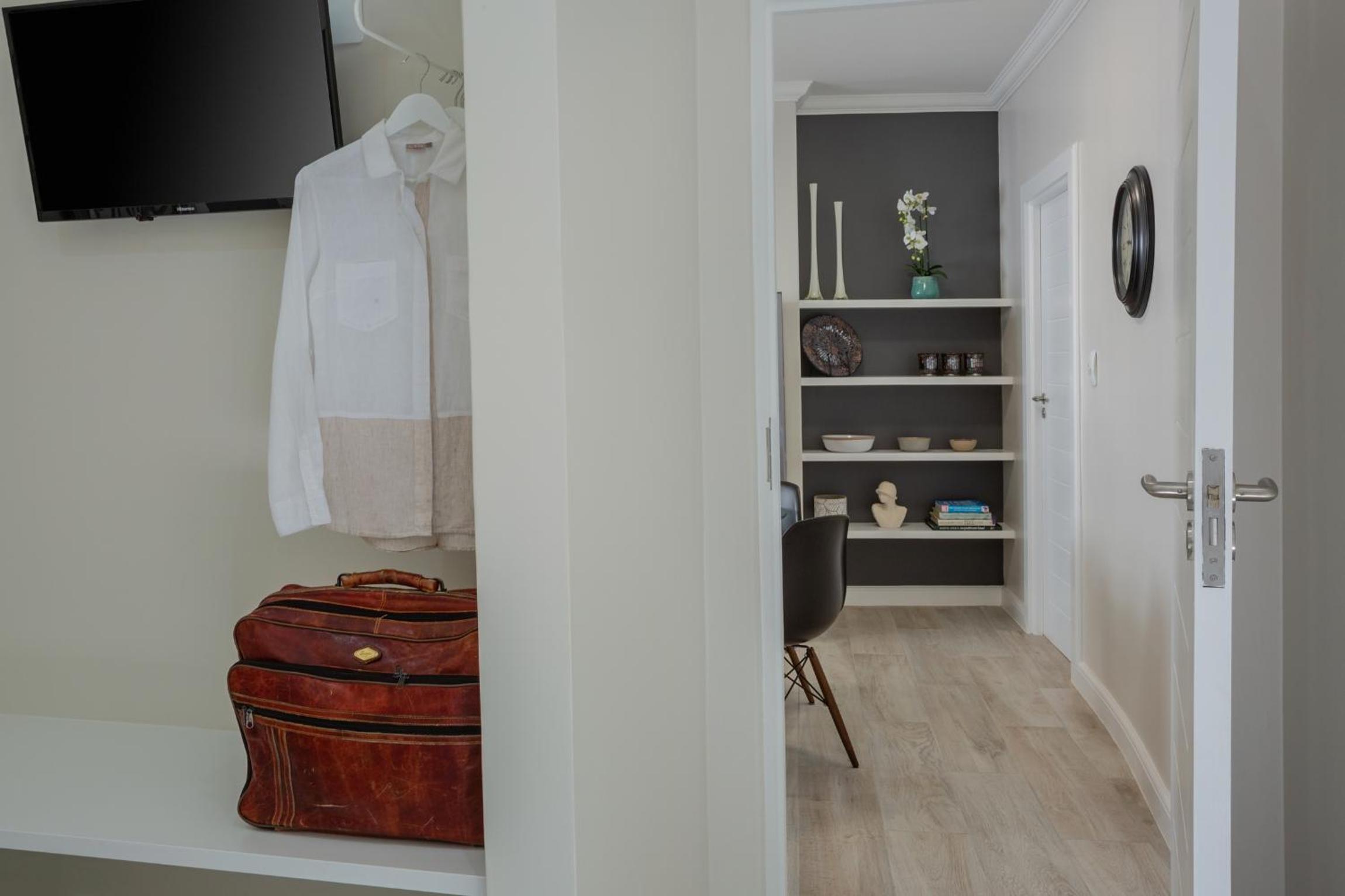 Deluxe King Suite - Photo 4