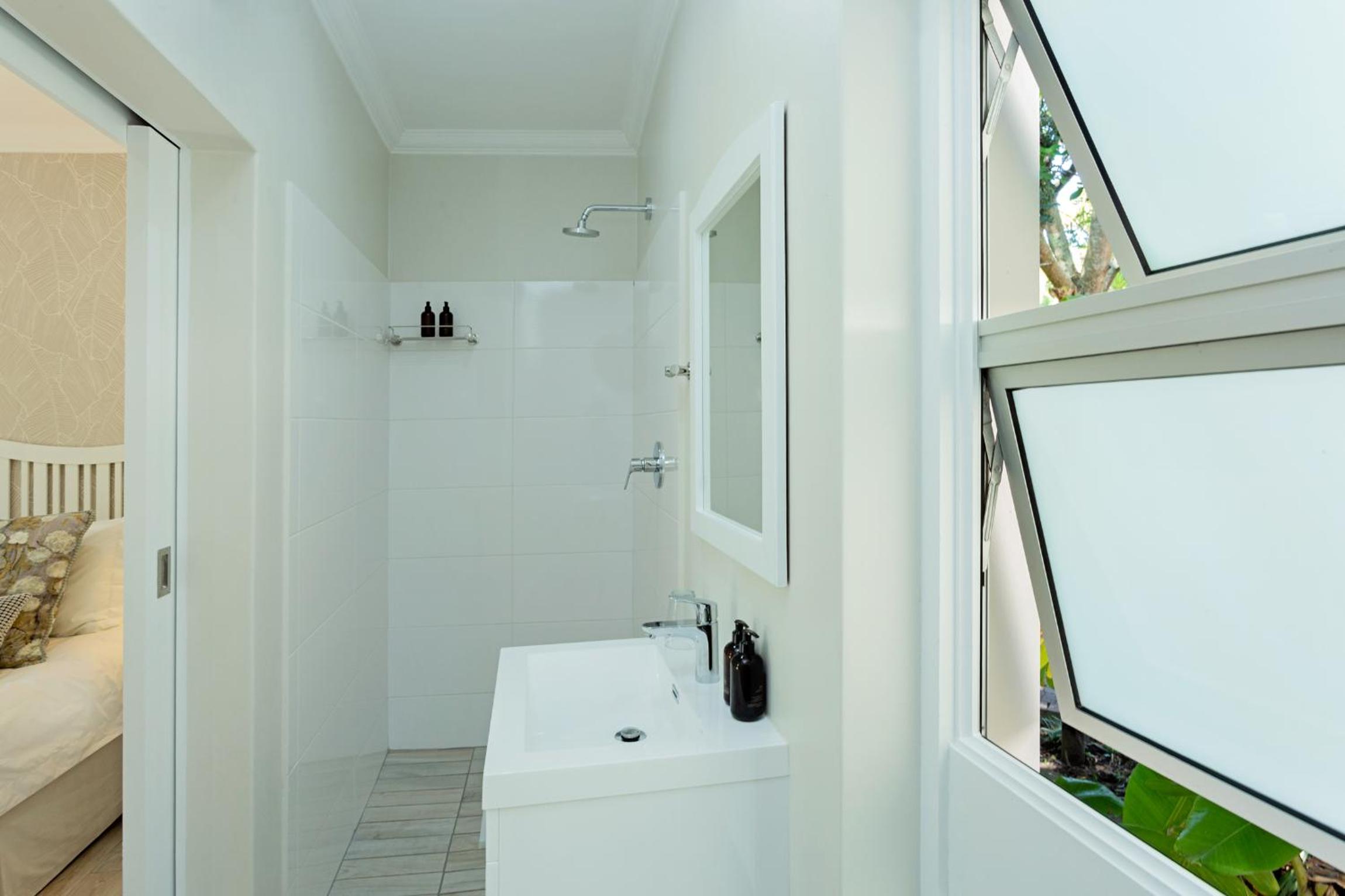 Deluxe King Suite - Photo 5