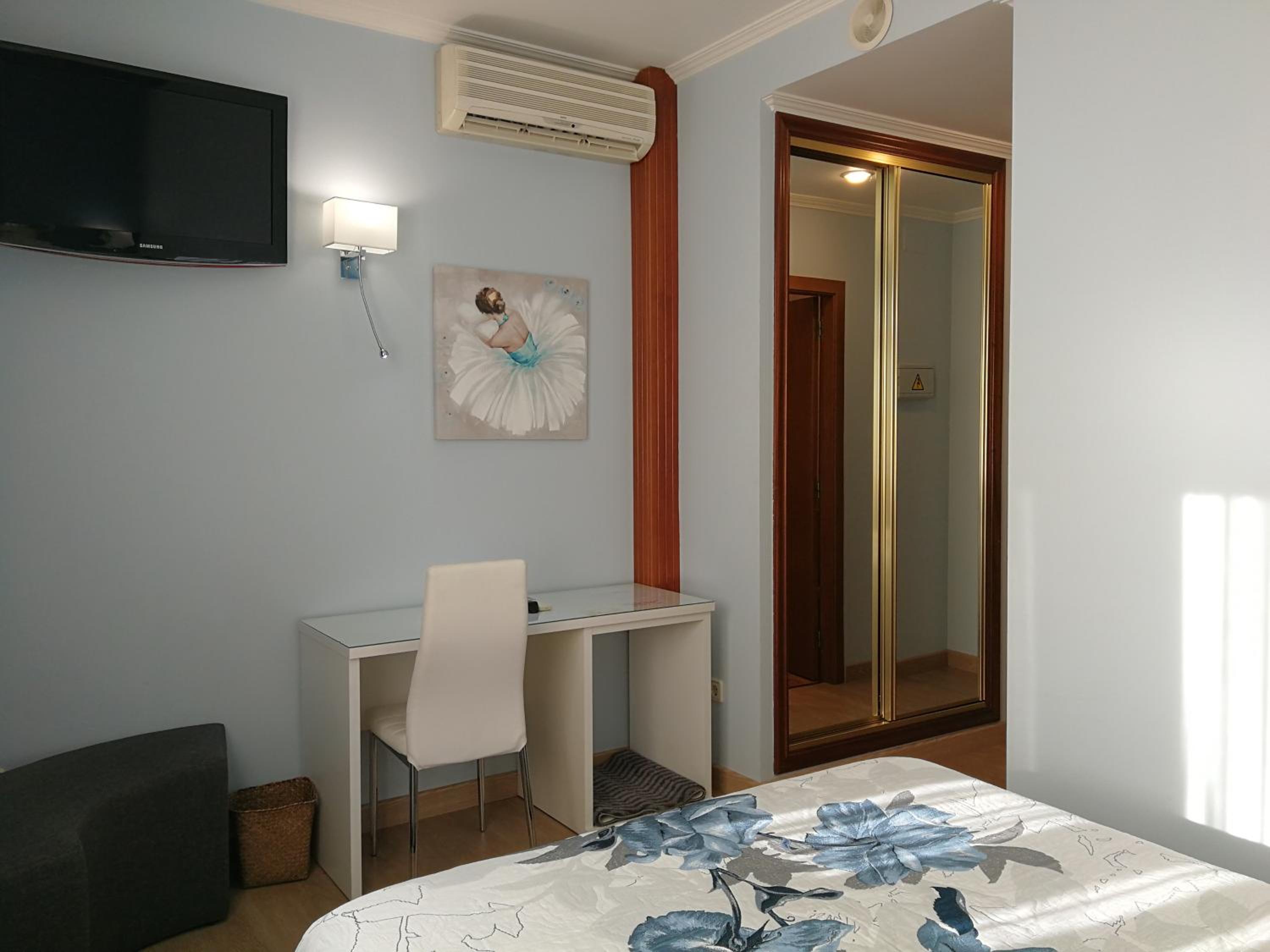 Single Room photo 3