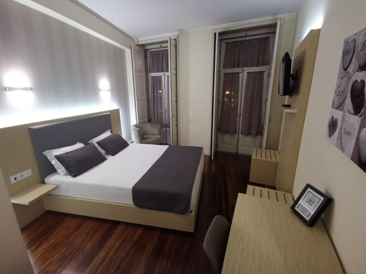 Double or Twin Room - Photo 4
