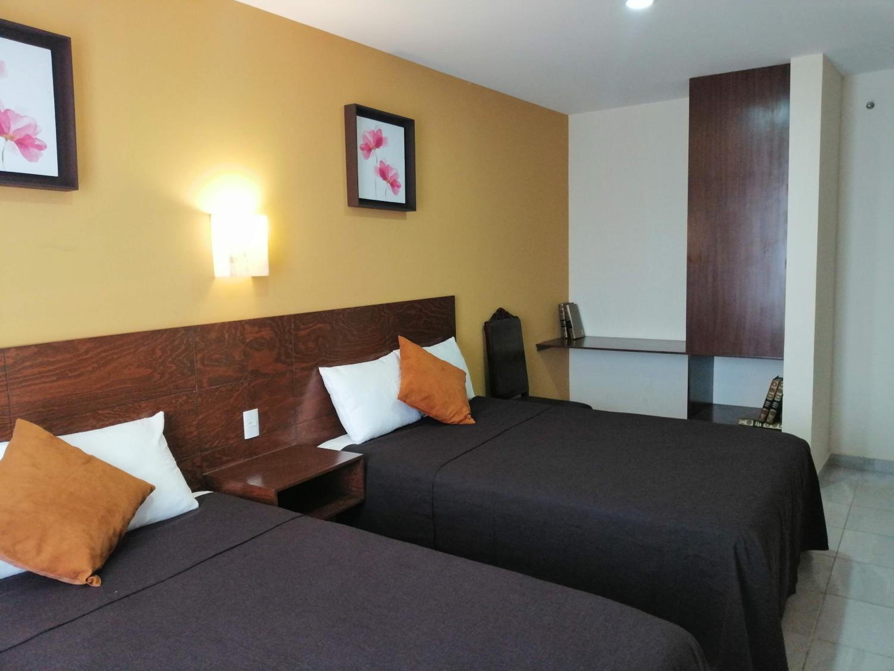 Deluxe Double Room with Two Double Beds - Photo 6