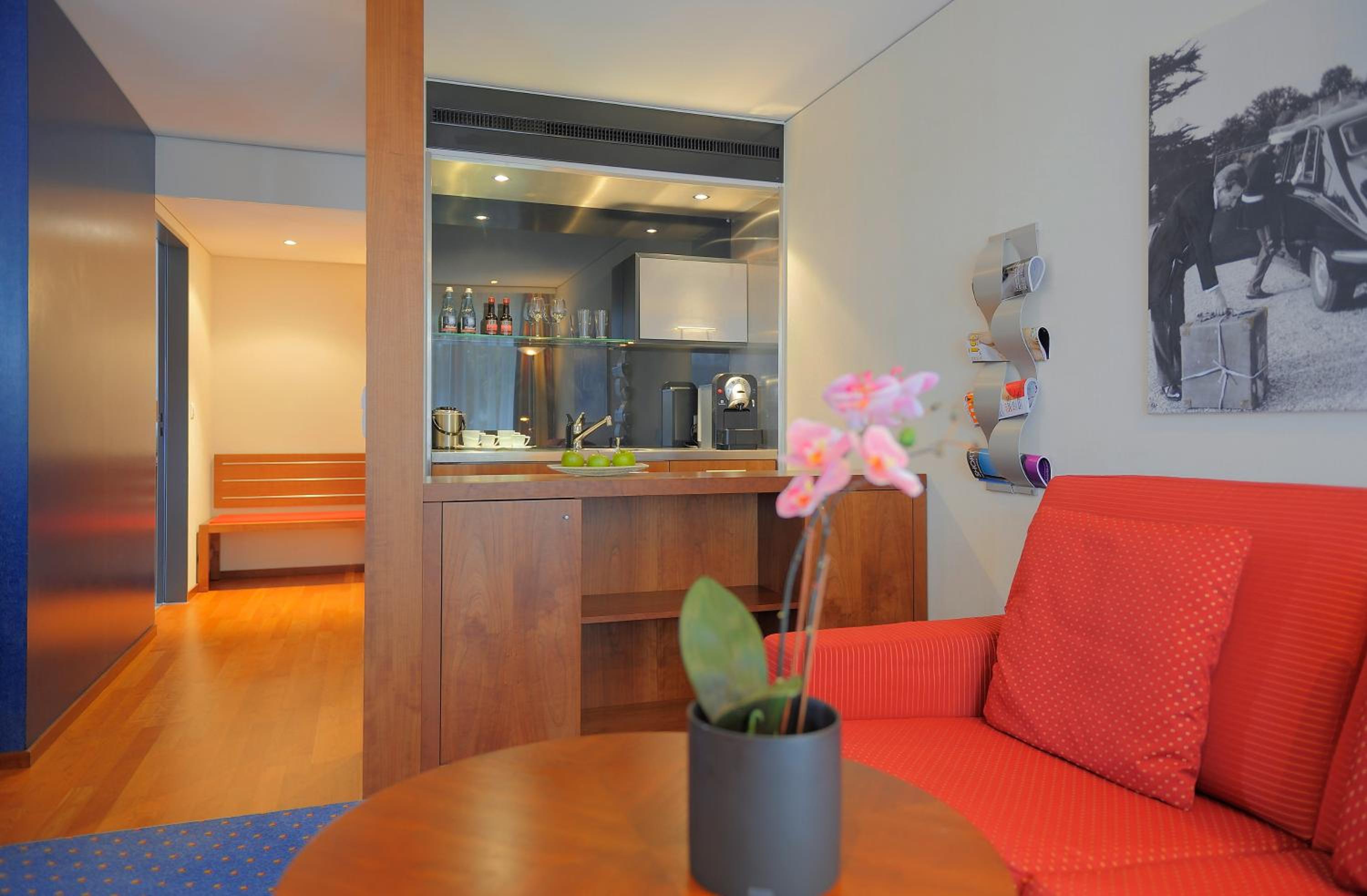 Junior Suite with Balcony - Photo 10