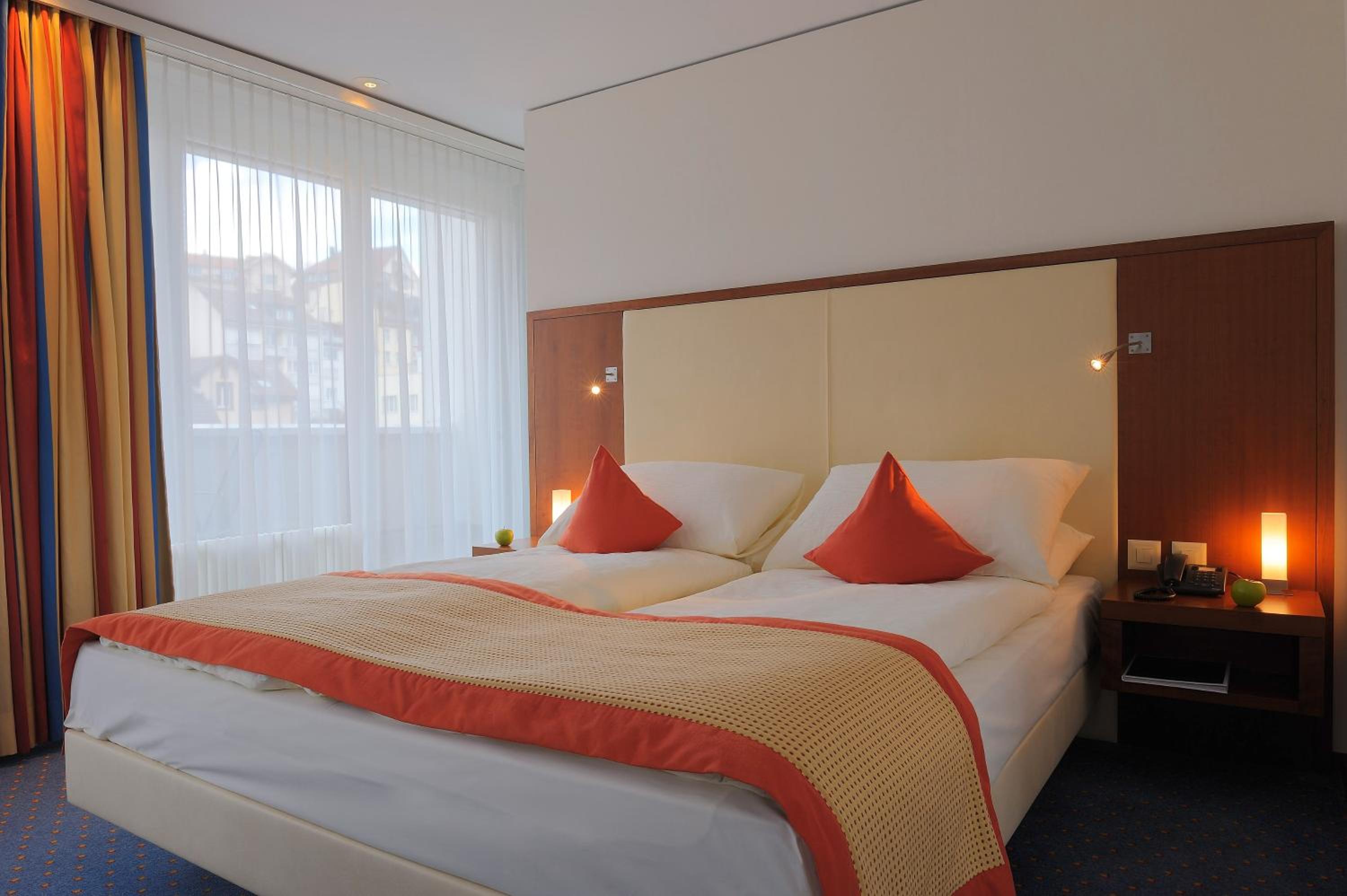 Junior Suite with Balcony - Photo 7