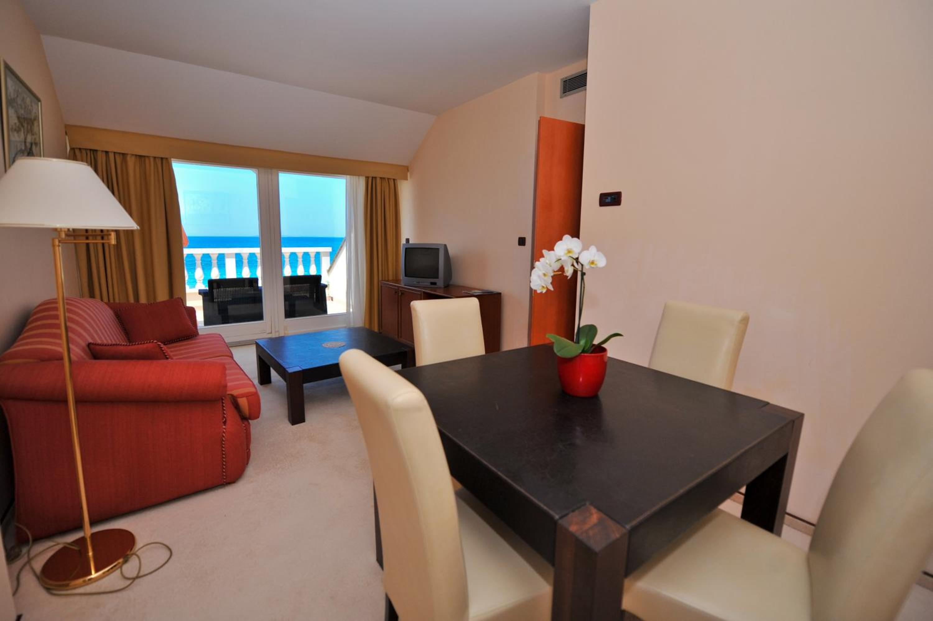One-Bedroom Suite with Terrace and Sea View photo 1
