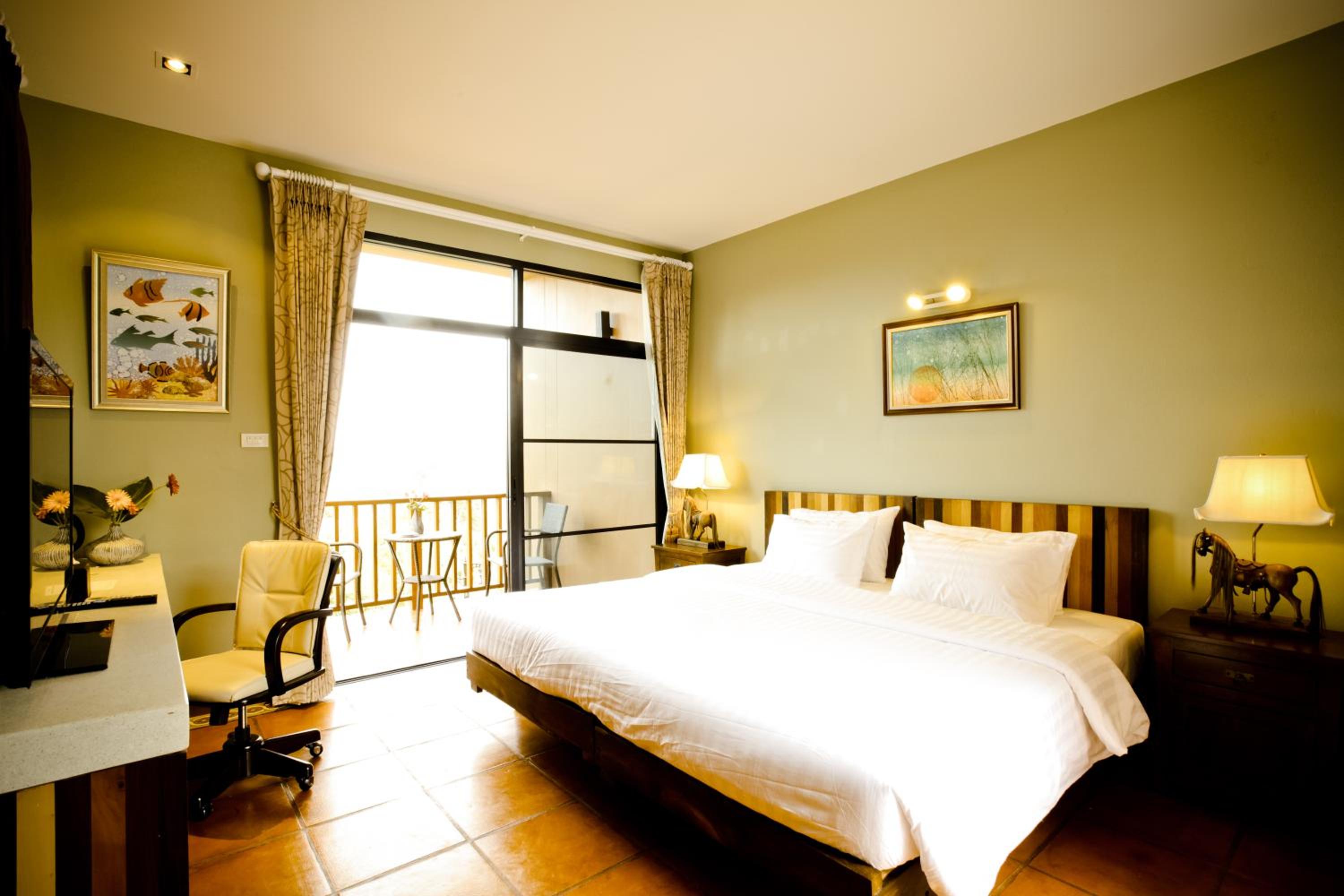 Deluxe Double Room with Balcony photo 1