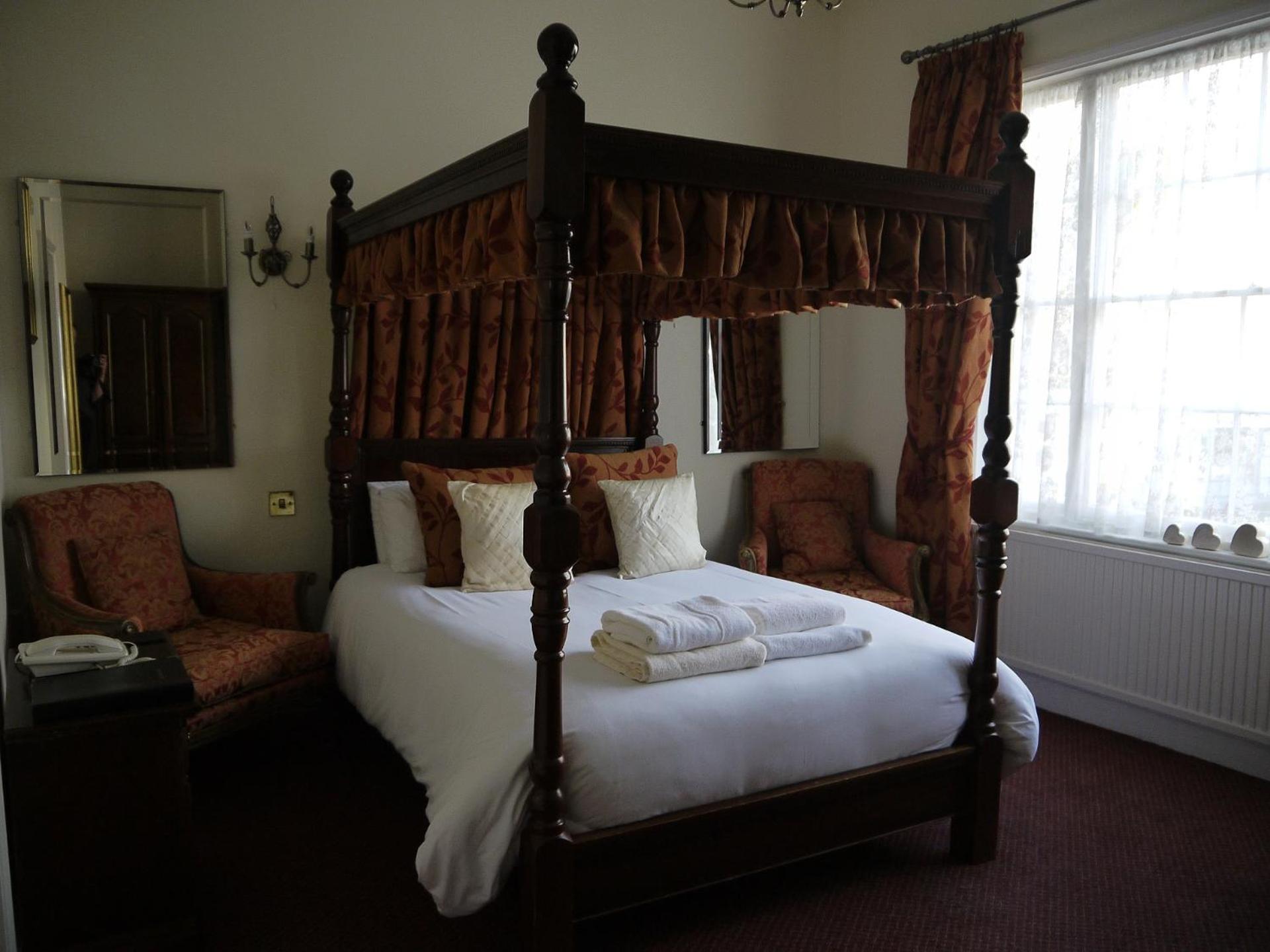 Executive Double Room with Four Poster Bed photo 2