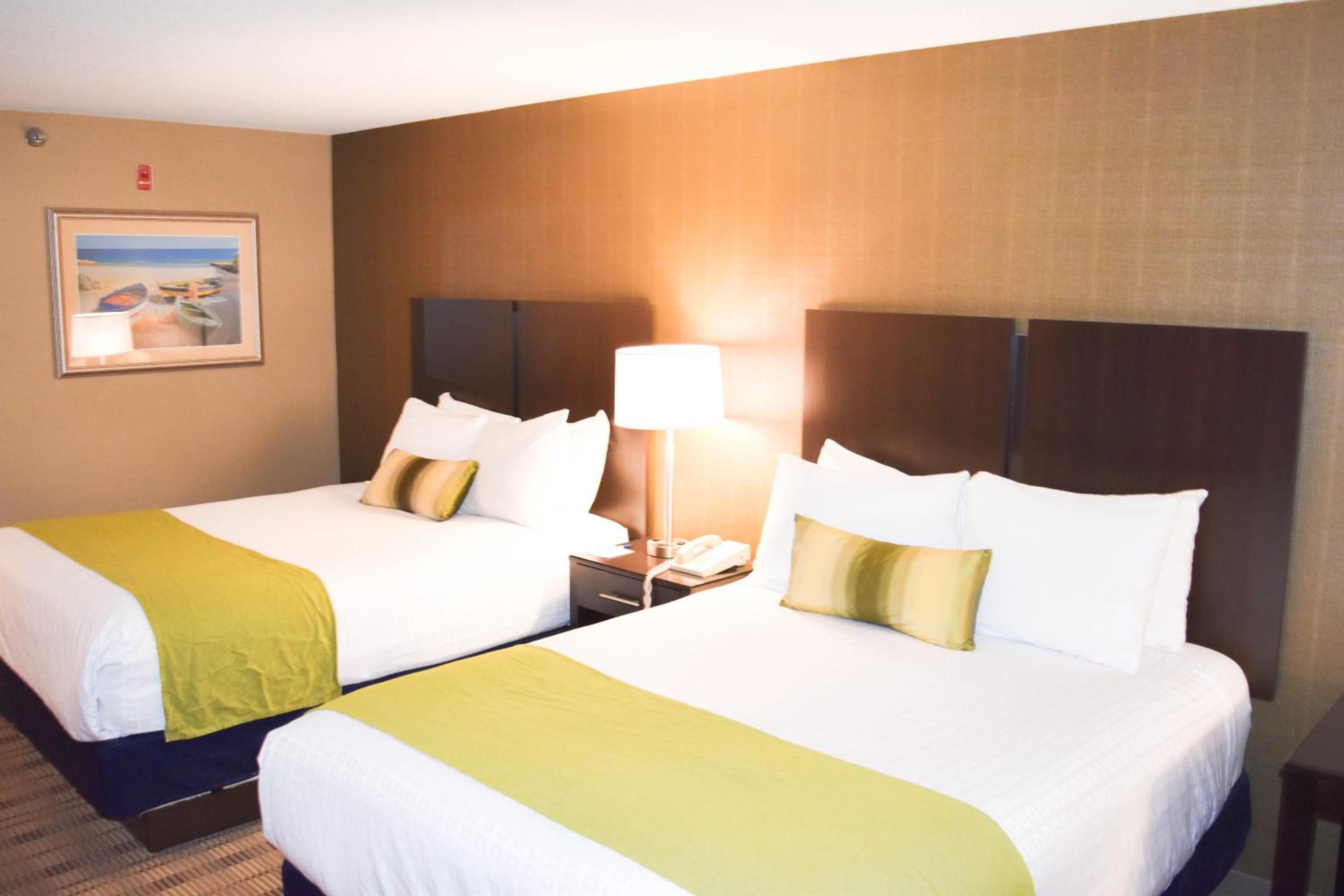 Suite with Two Queen Beds and Sofa Bed - Non-Smoking - Photo 9