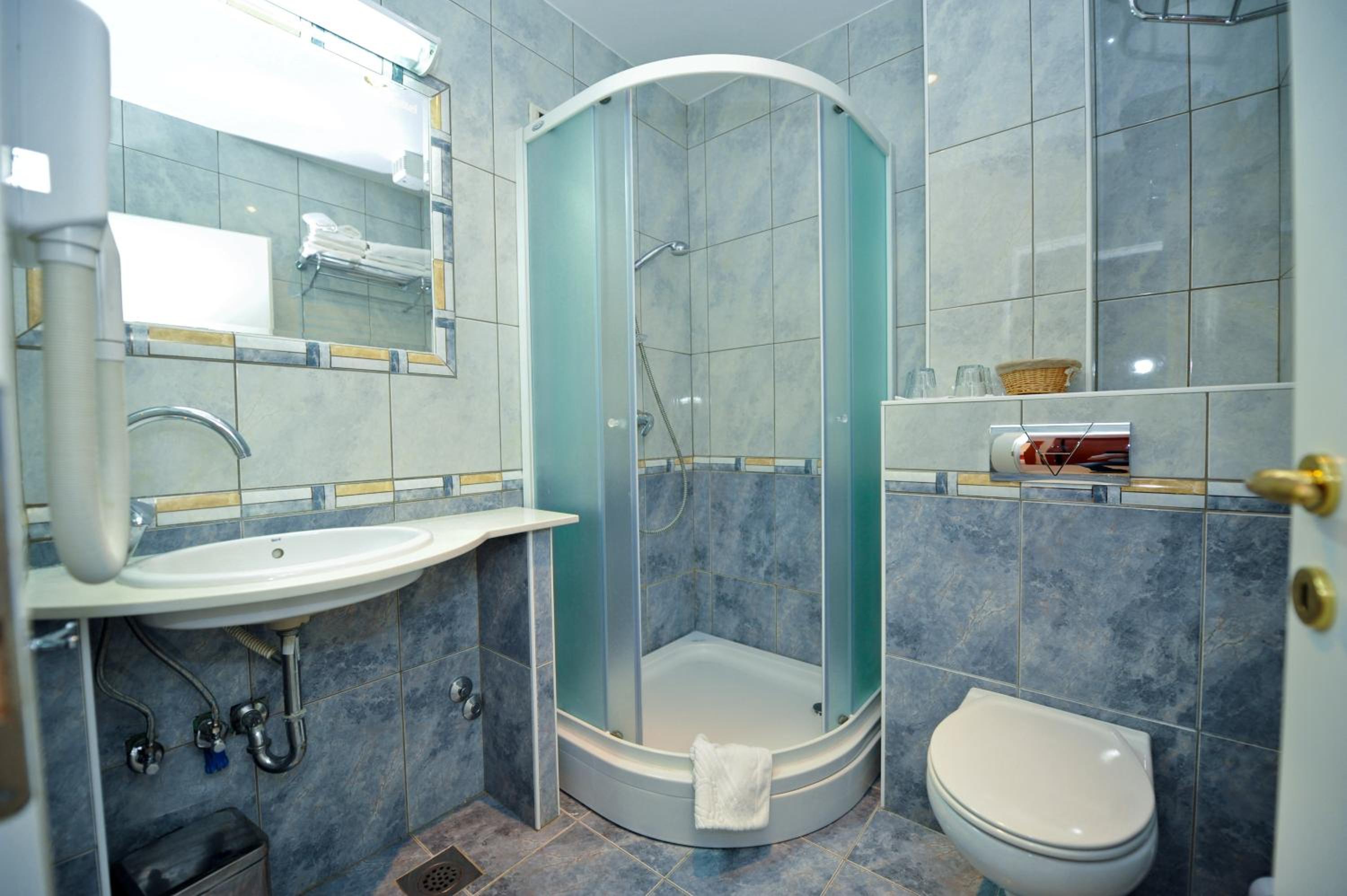 One-Bedroom Suite with Terrace and Sea View photo 3
