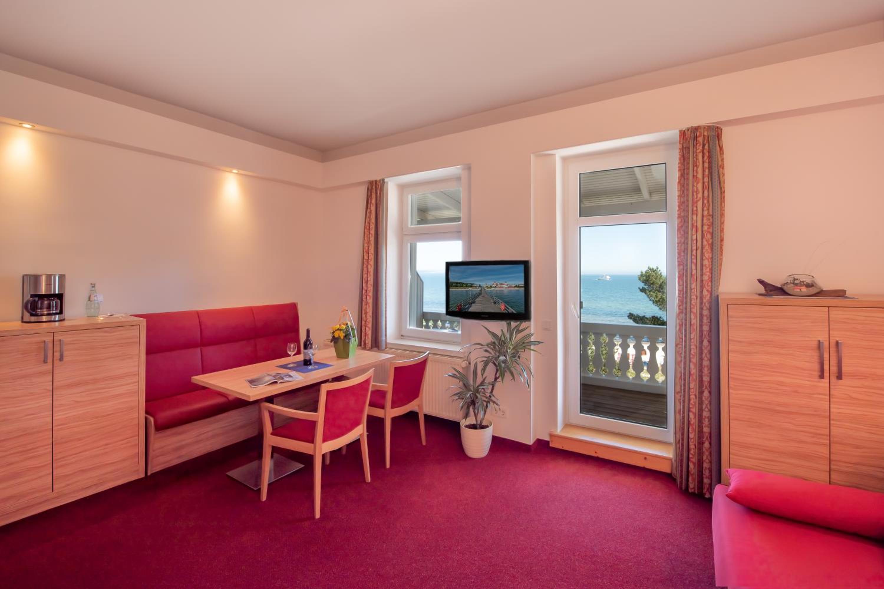 Apartment with Lake View photo 3