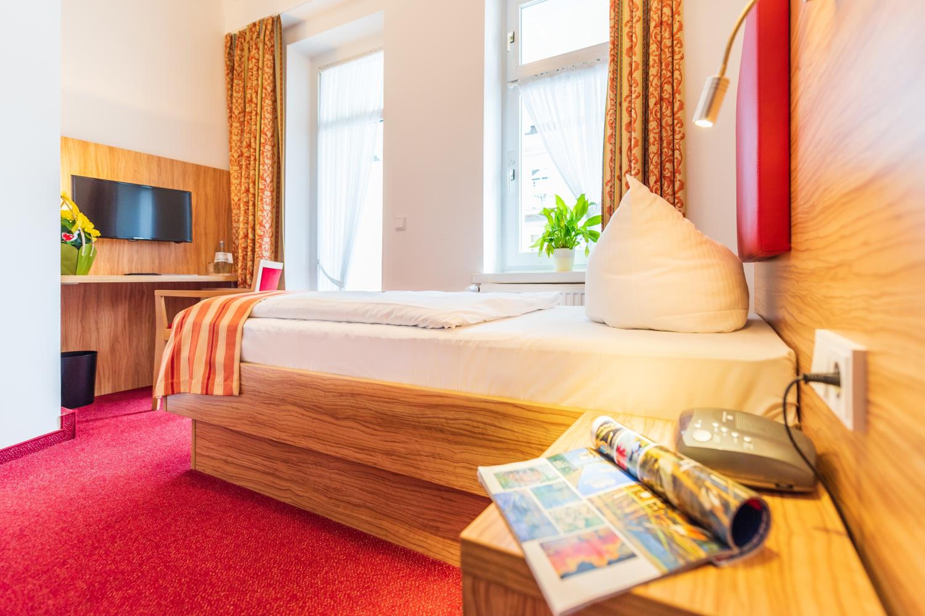 Single Room with Balcony photo 1