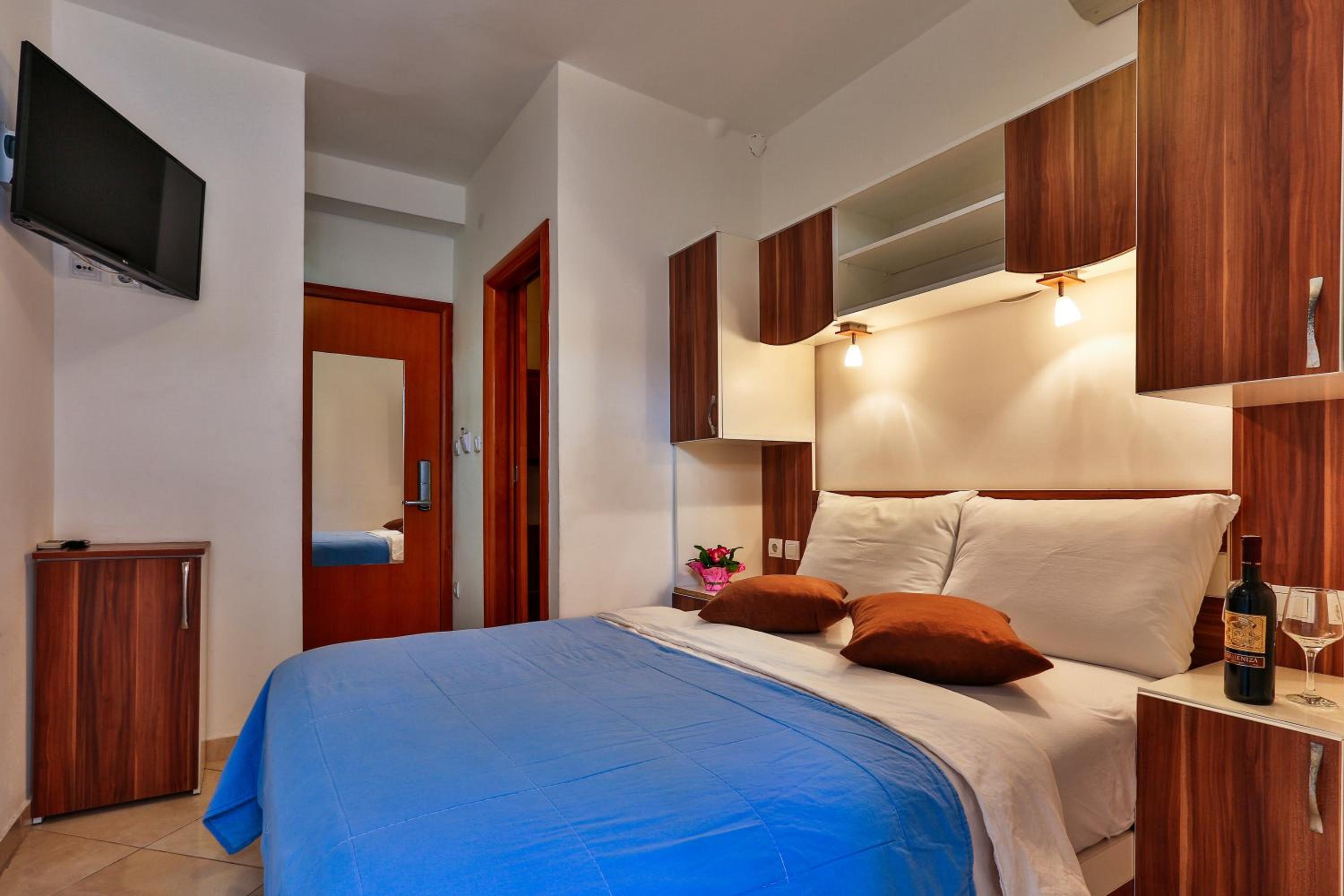 Small Double Room photo 2