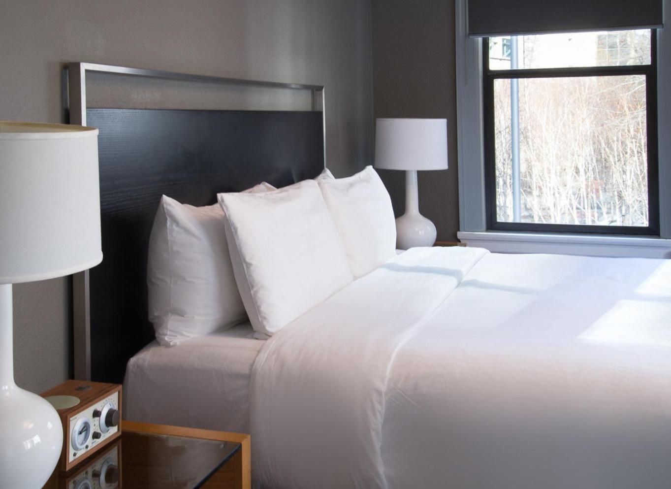 Modern Queen Room  - Photo 5