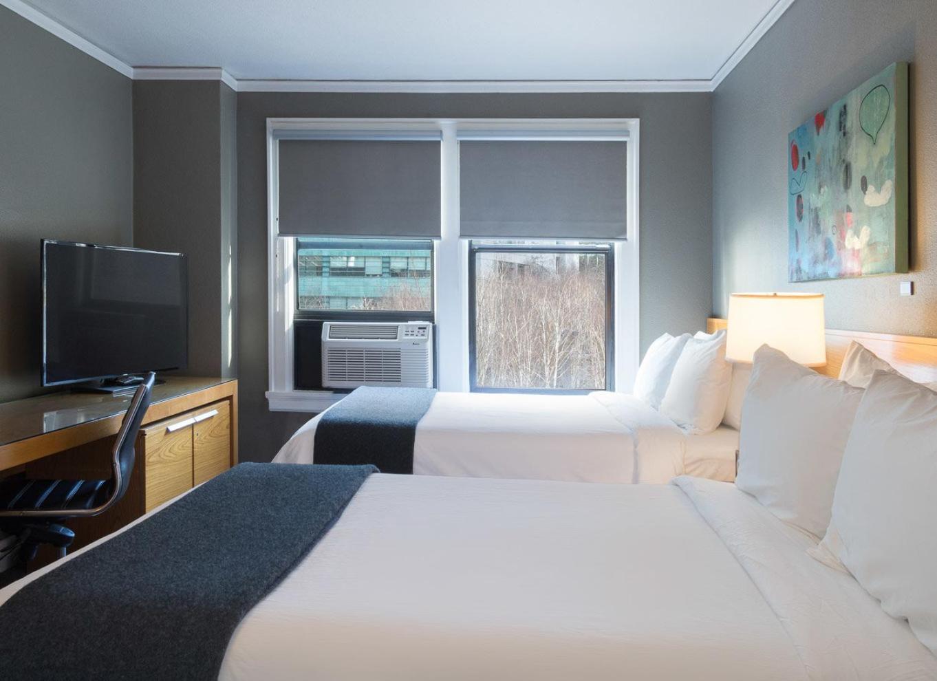 Max Double Room with Two Double Beds - Photo 3