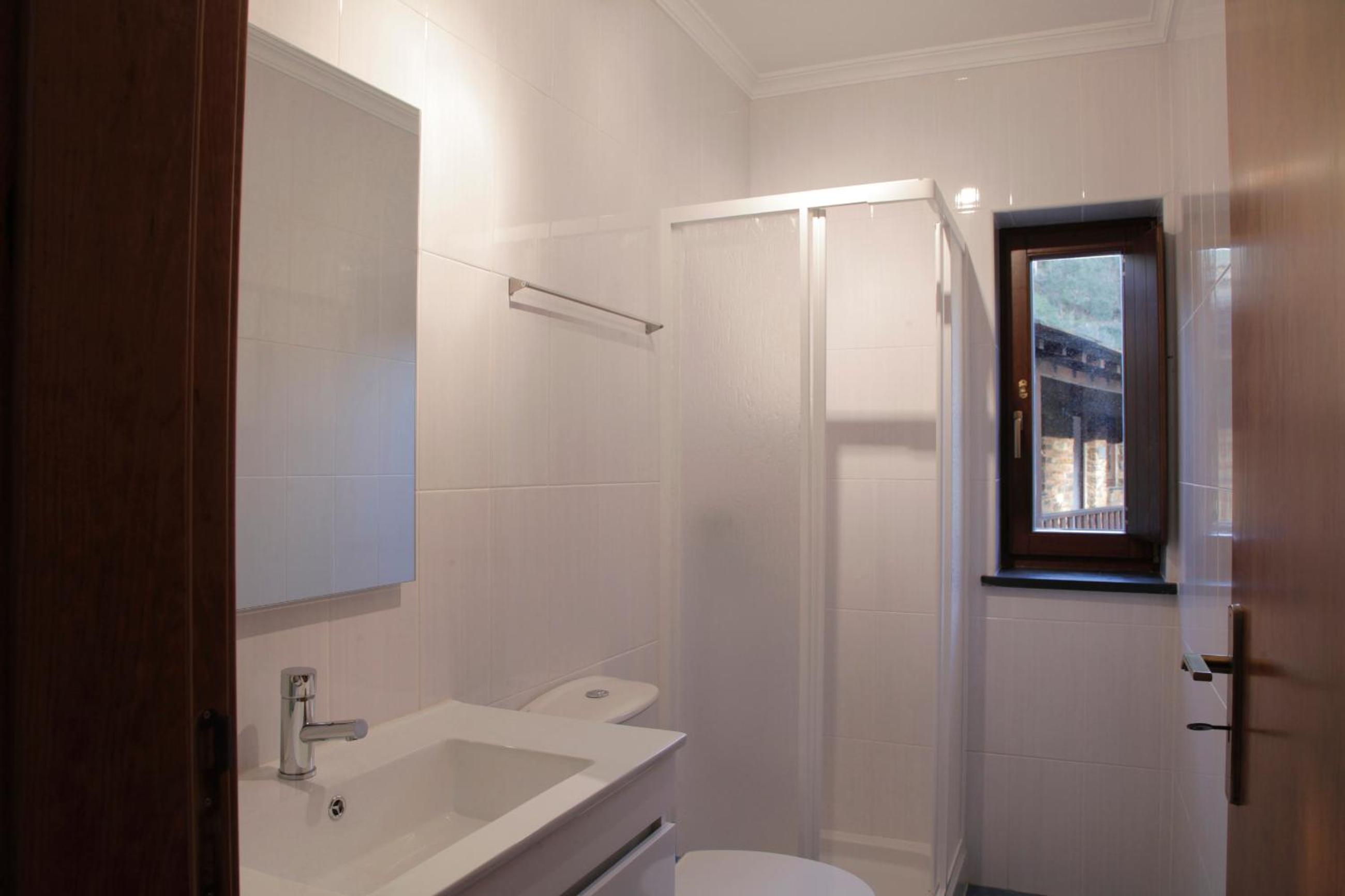 Two-Bedroom House - Photo 4
