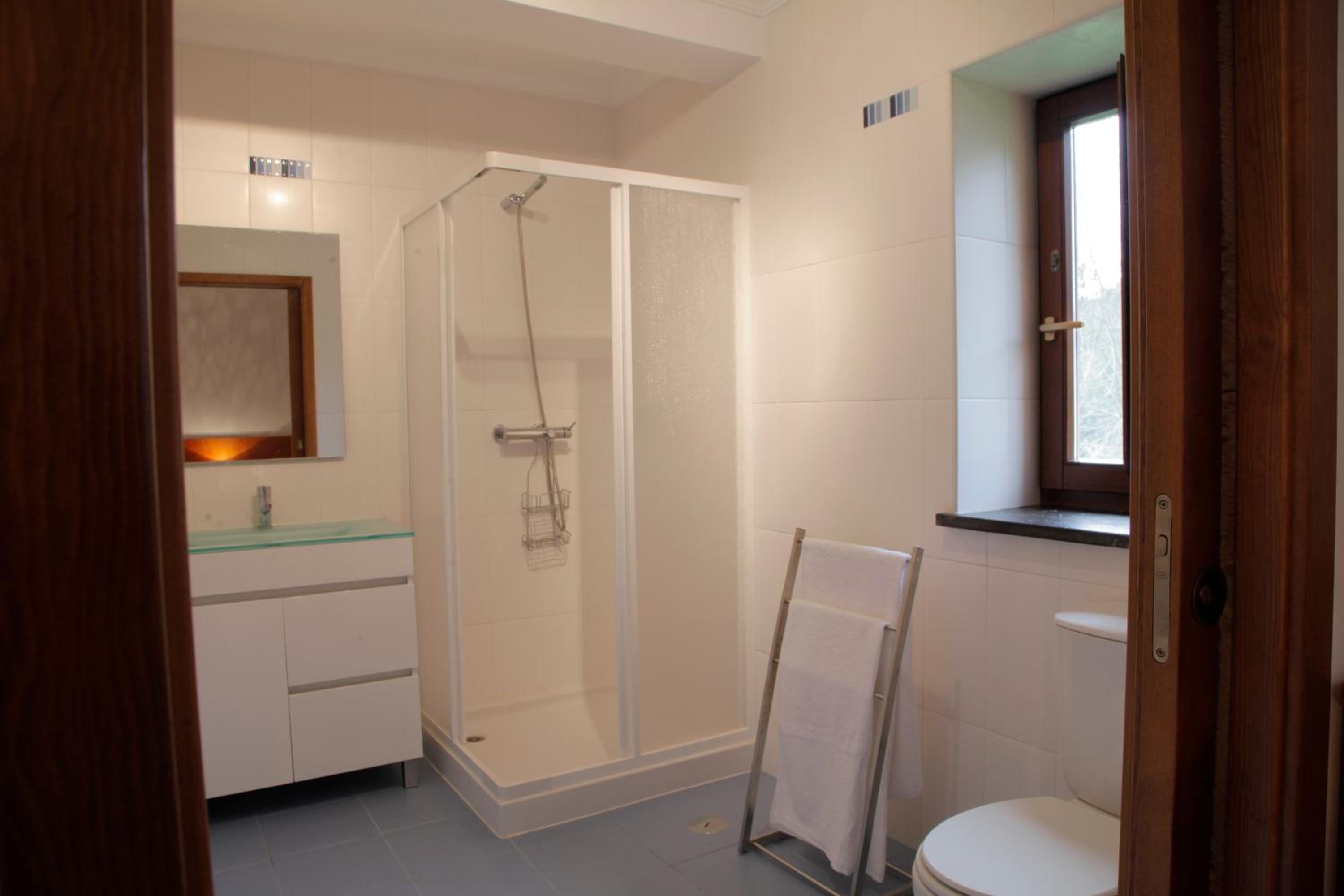One-Bedroom House - Photo 6