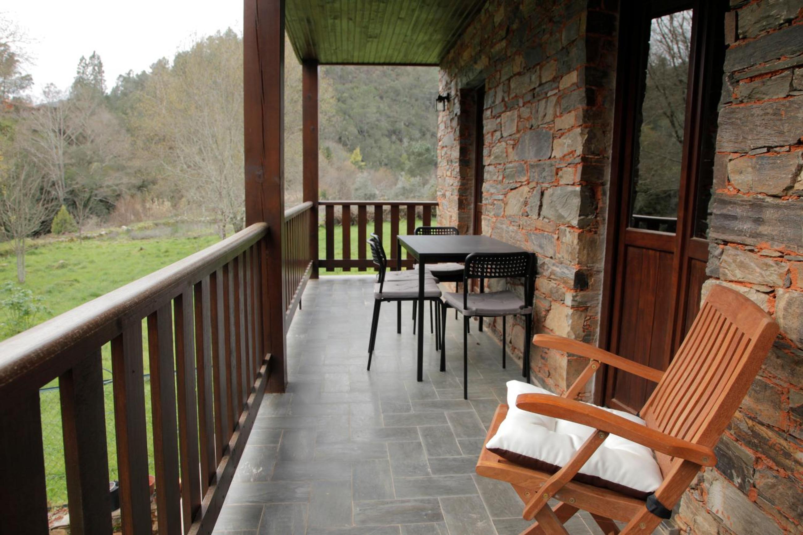 Two-Bedroom House - Photo 2