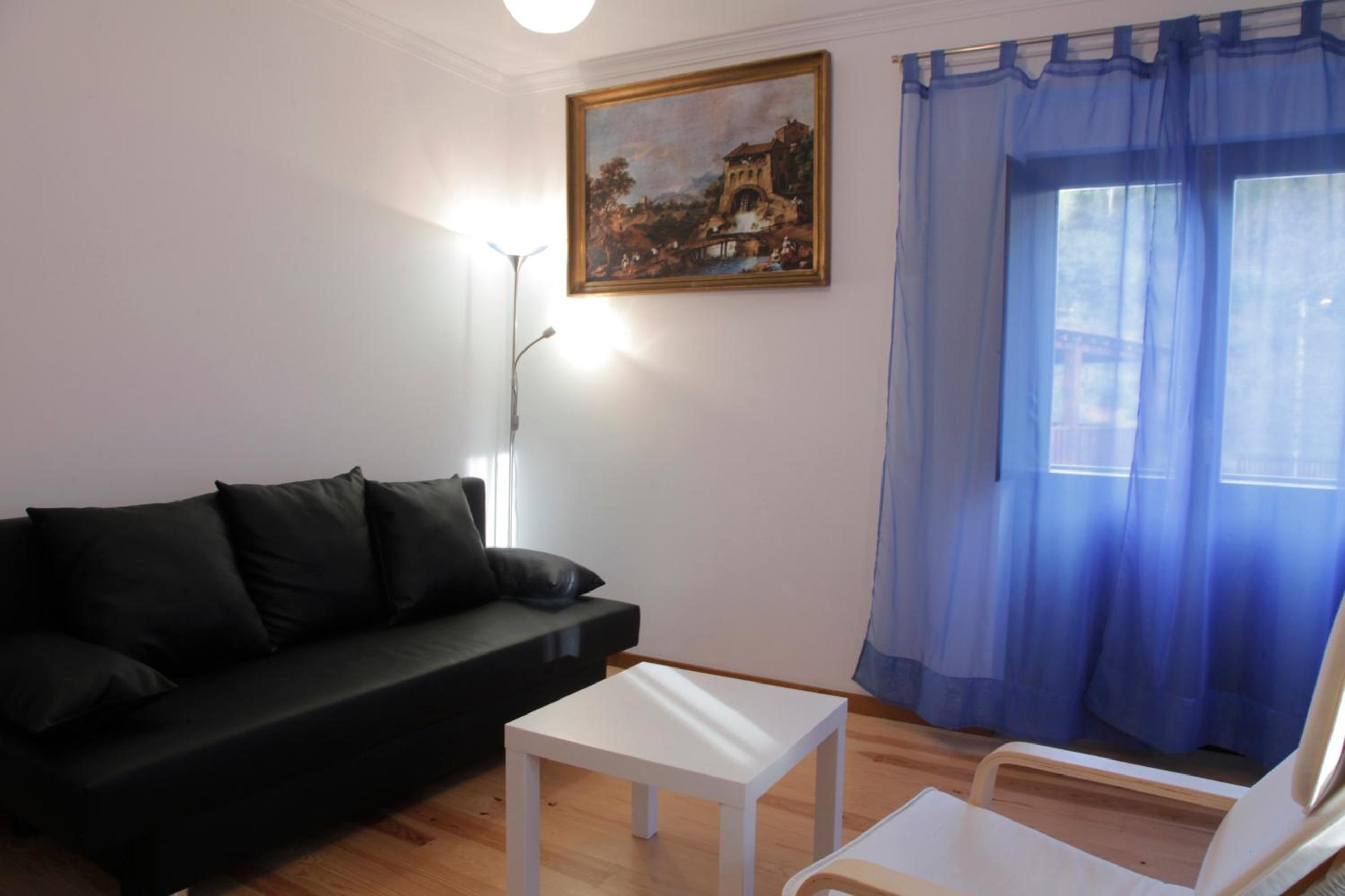 Two-Bedroom House - Photo 5