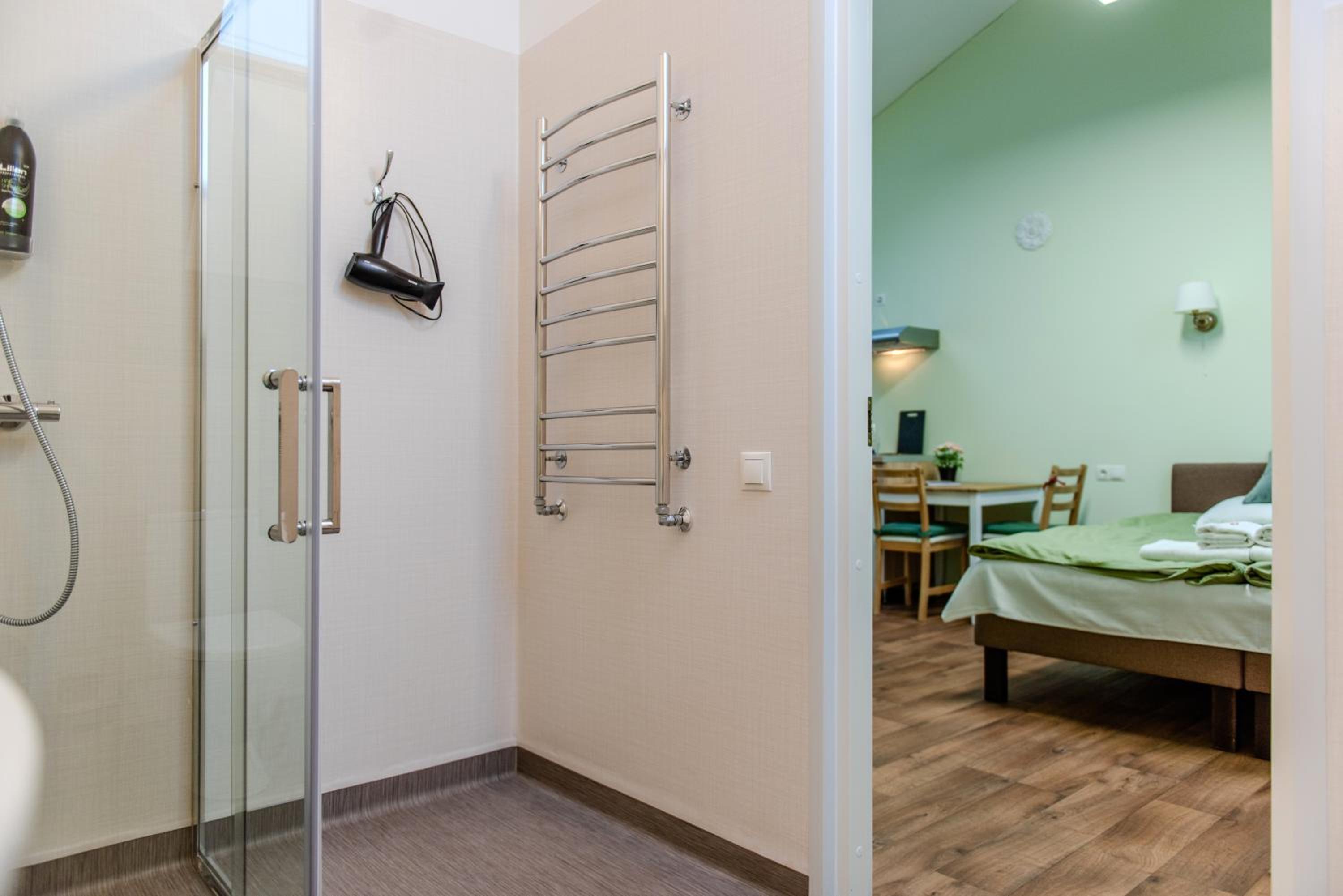 Double Room with Private Bathroom - Photo 2