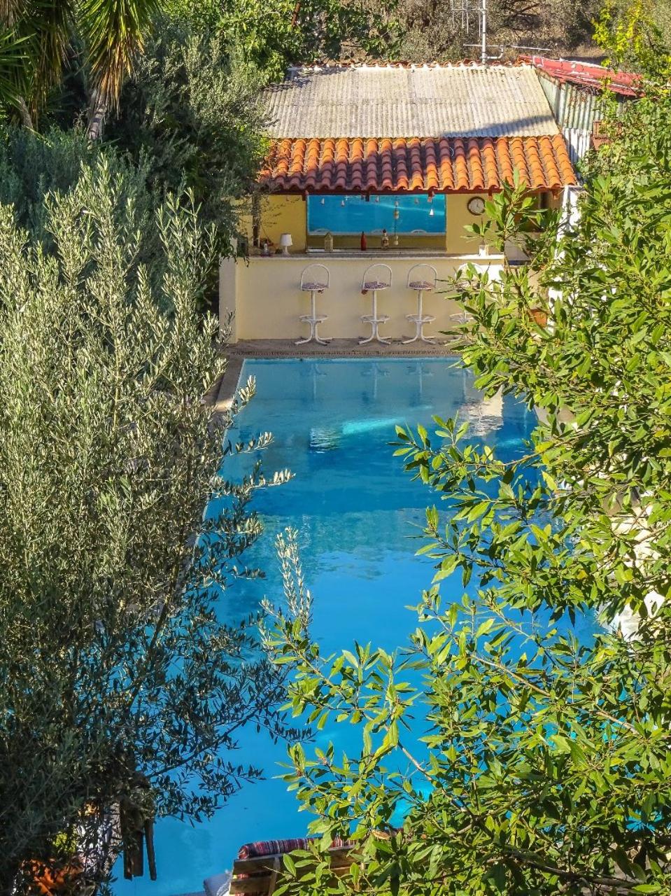 Double Room with Pool View - Photo 3